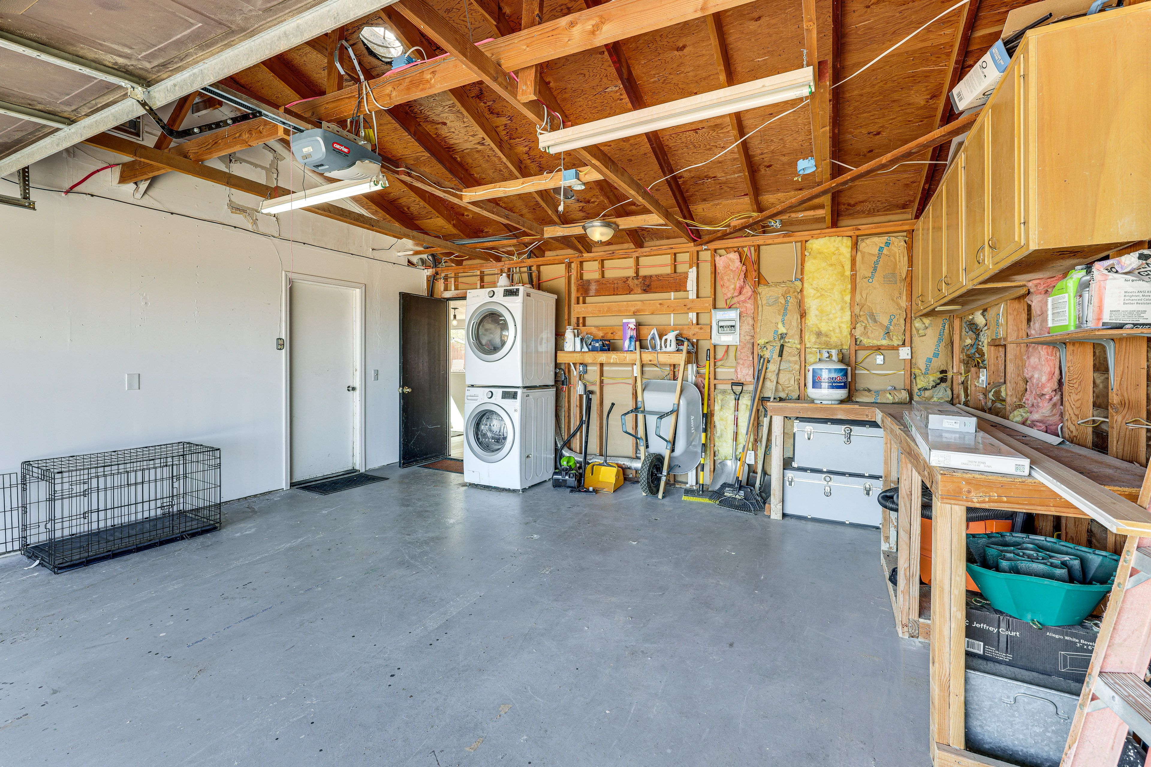 Garage | Laundry