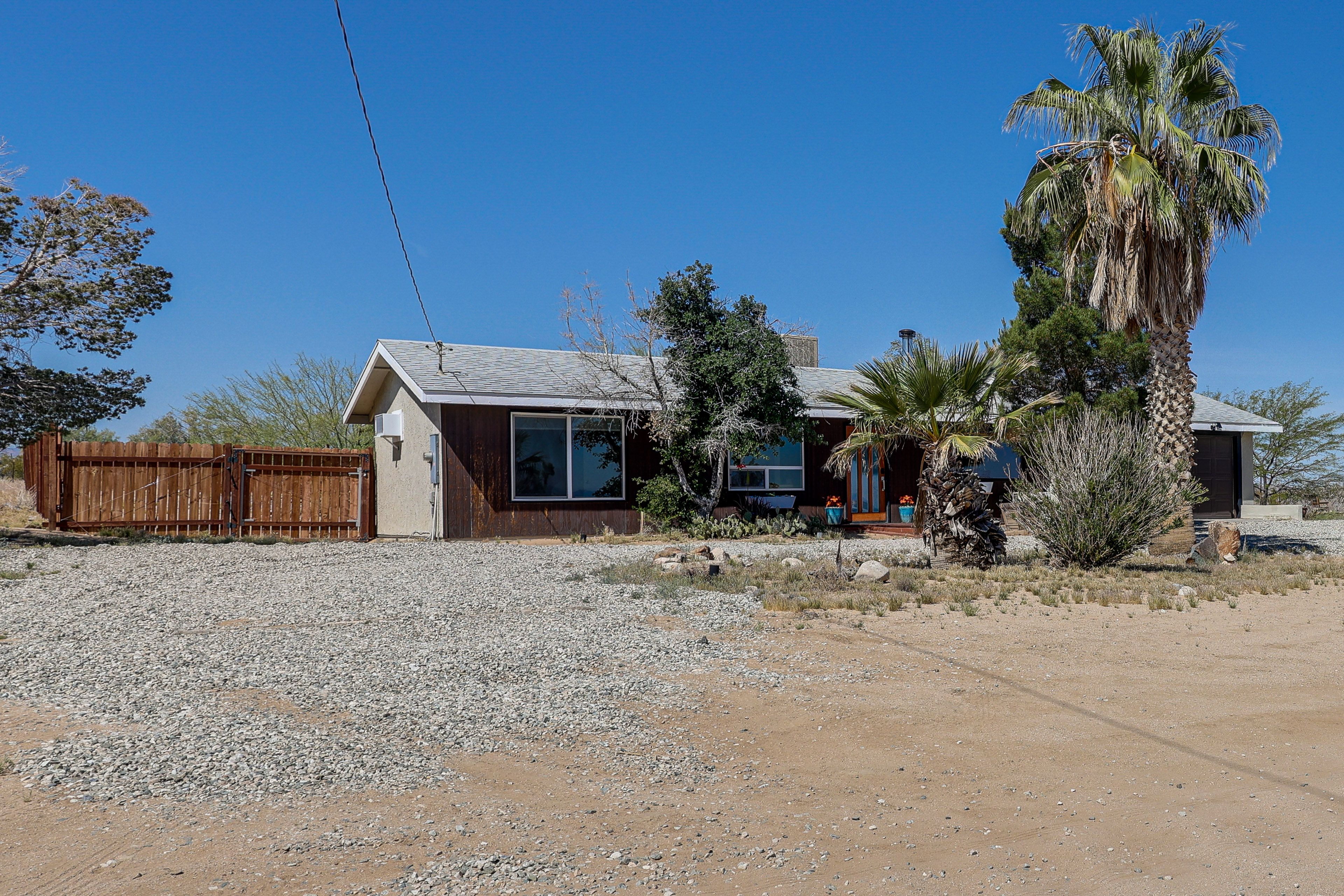 Garage (2 Vehicles) | Gravel Driveway (2 Vehicles) | Small RV/Trailer Parking