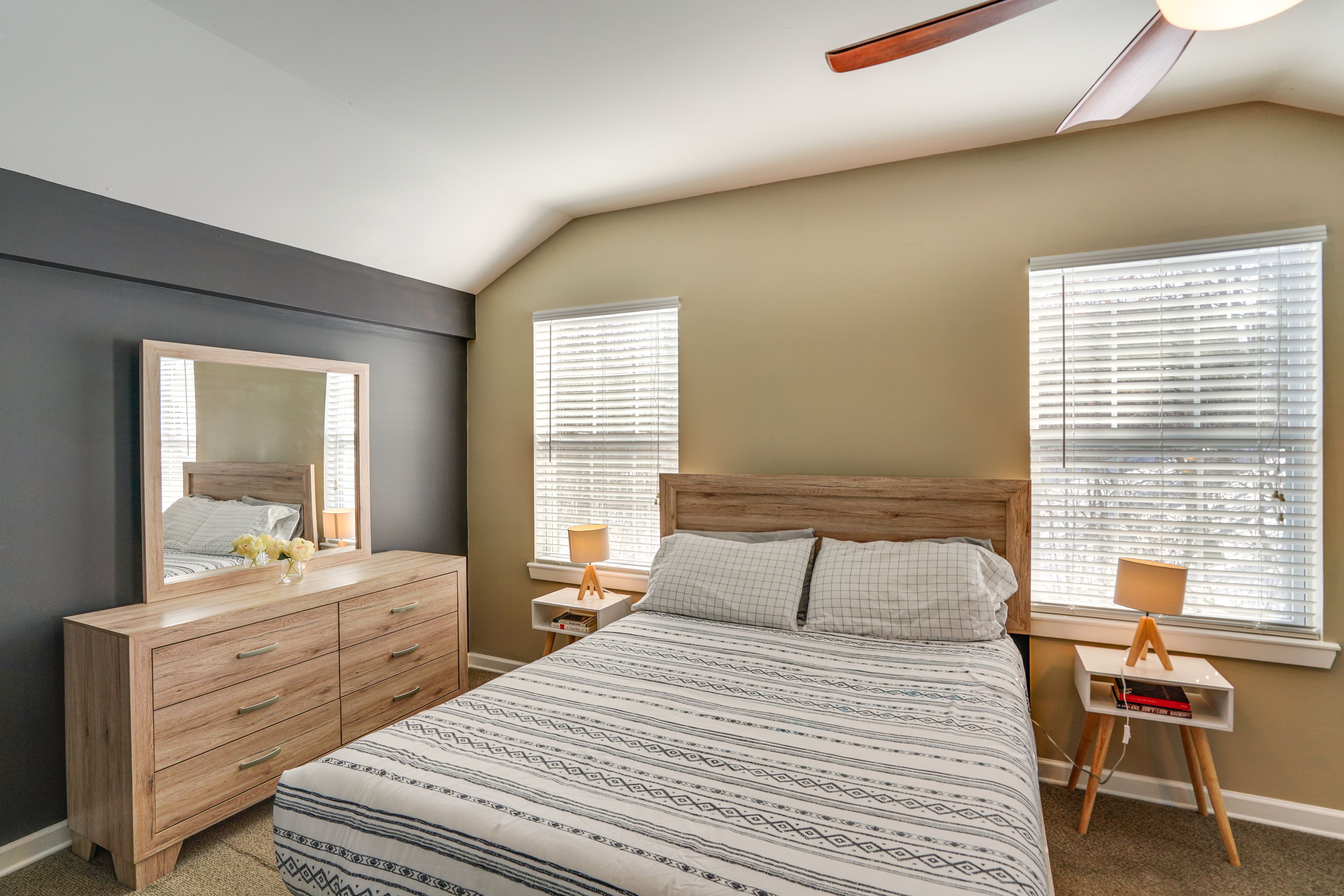 Bedroom 4 | Queen Bed | Top Level