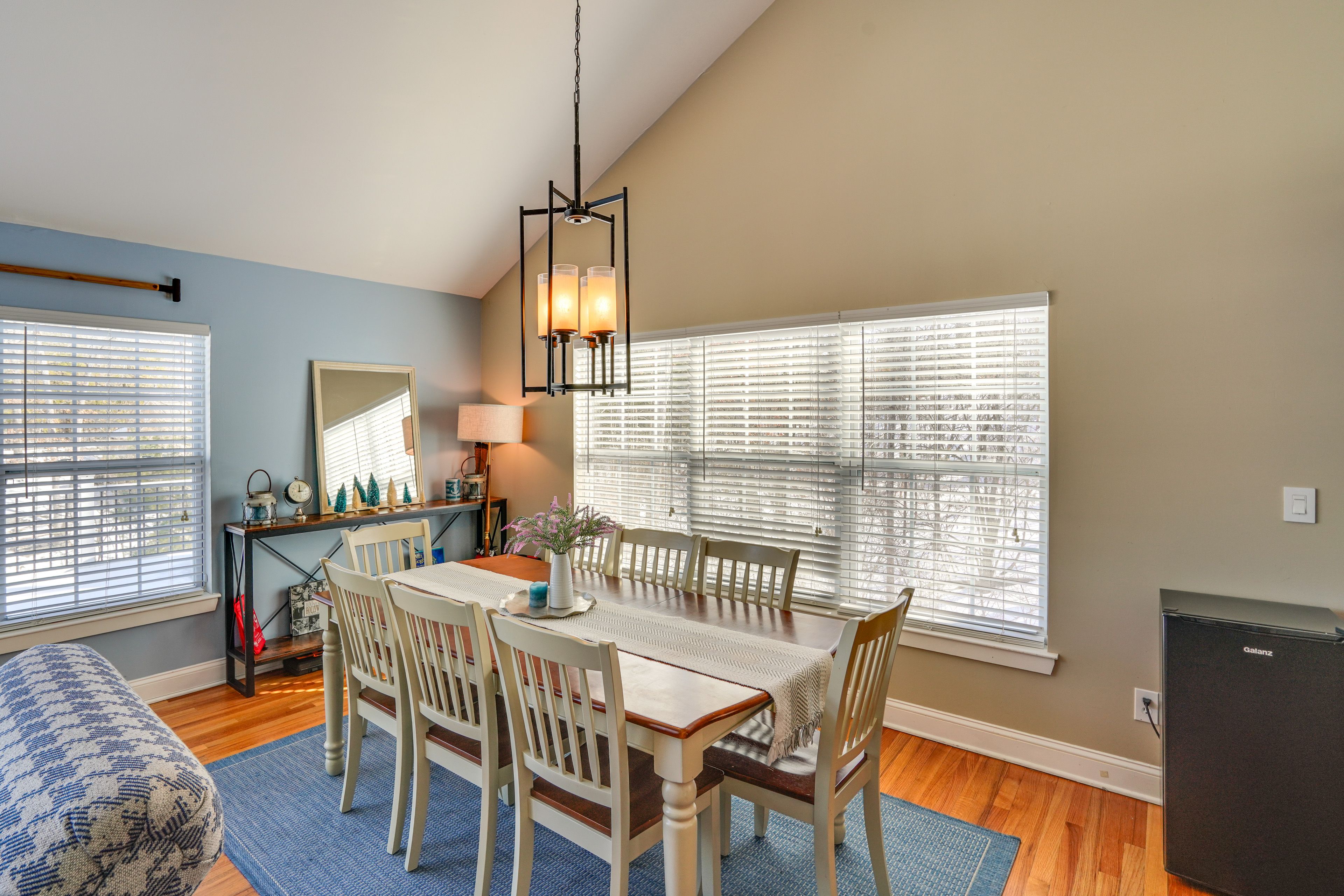 Dining Area | Main Level