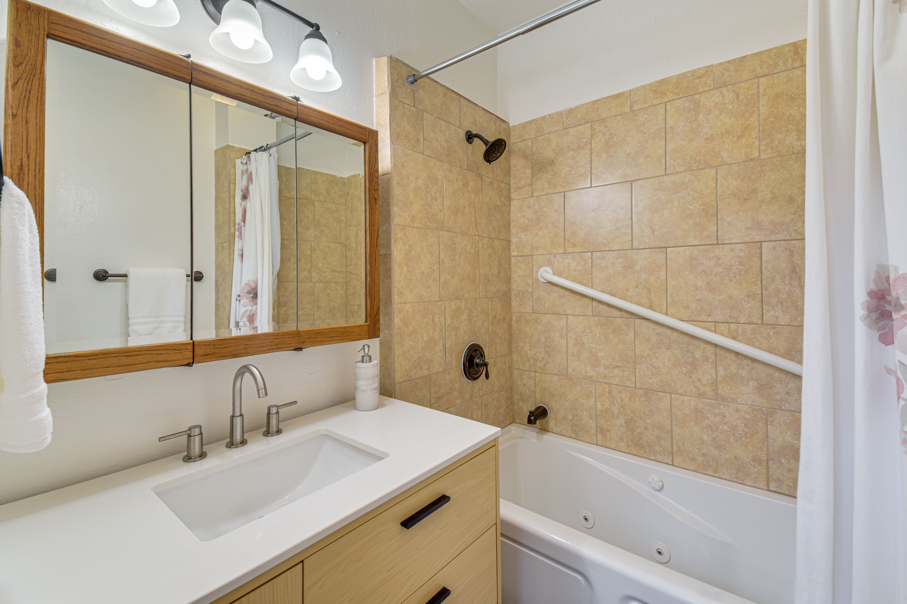 Full Bathroom | 2nd Floor