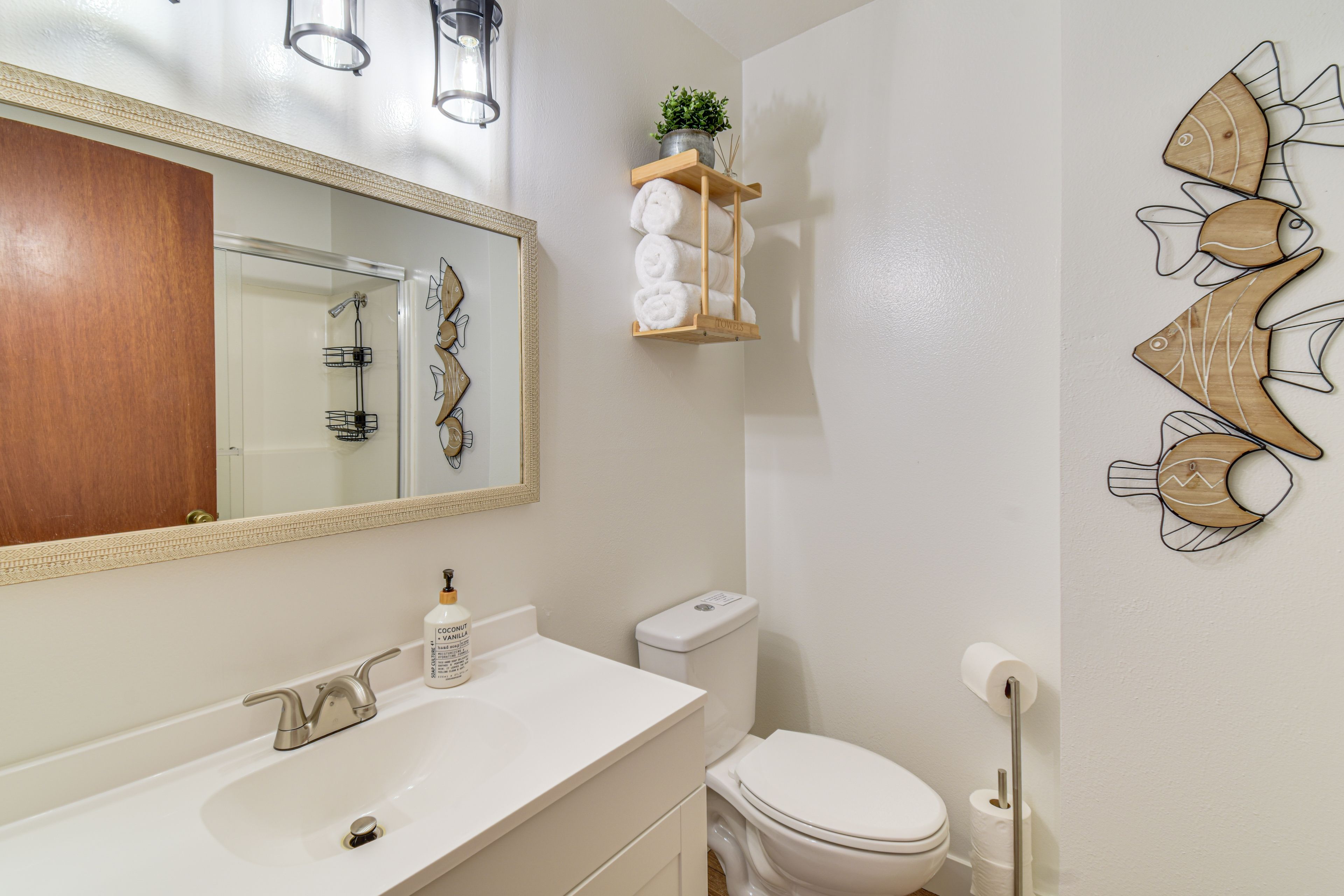 Full Bathroom | 2nd Floor