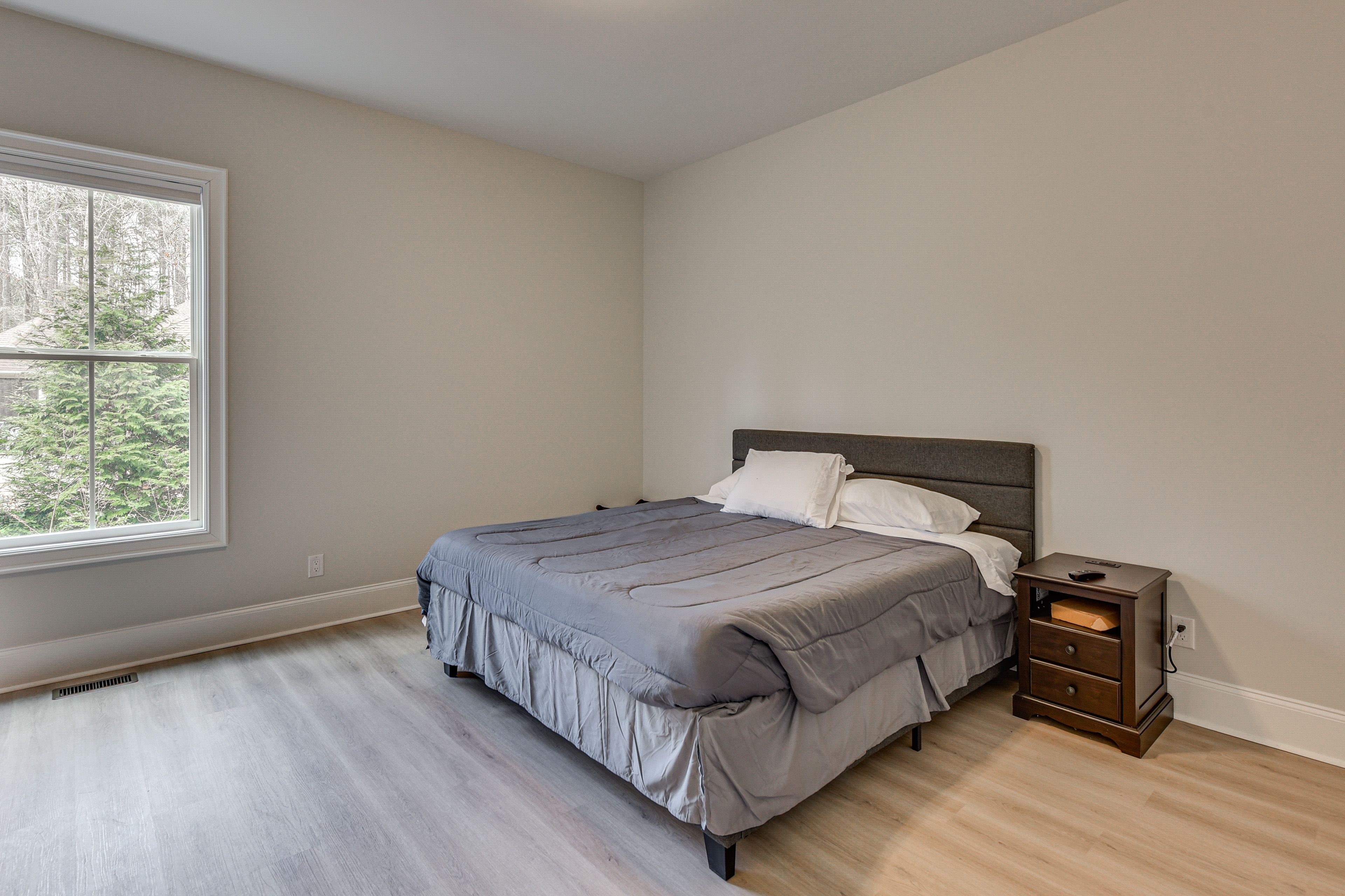 Bedroom 2 | King Bed | 1st Floor