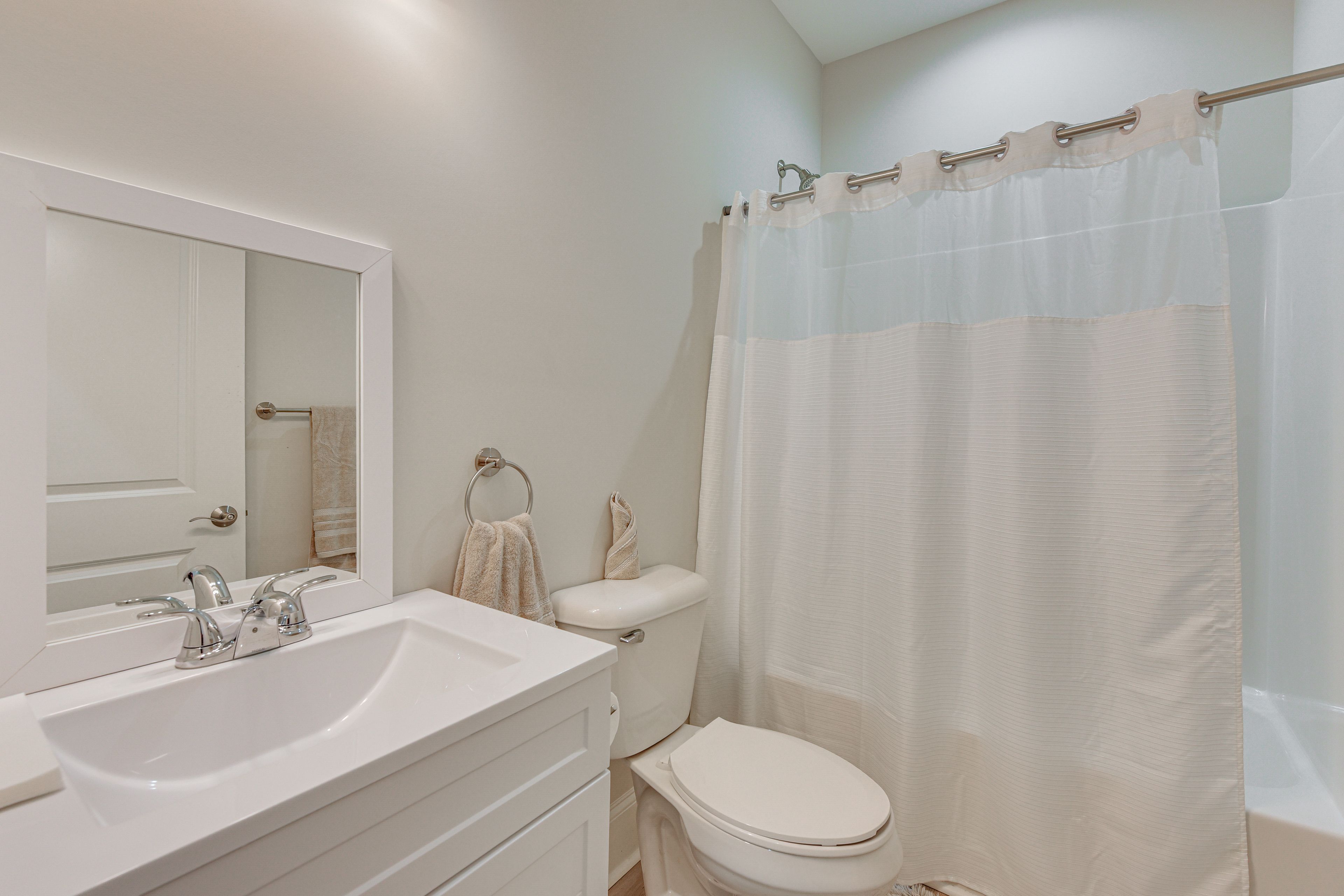 Full Bathroom | 2nd Floor