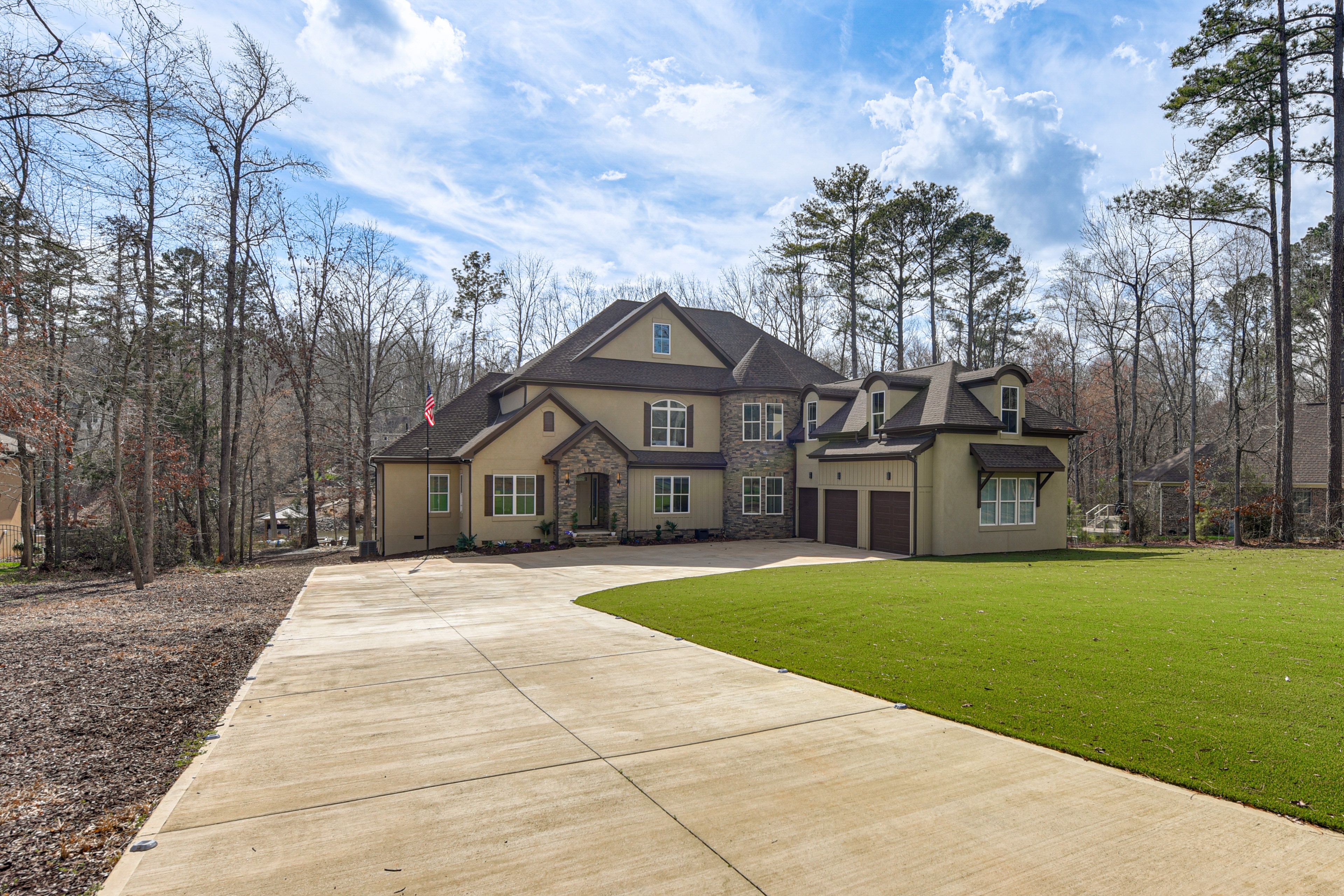 Parking | Garage (2 Vehicles) | Driveway (1 Vehicle)
