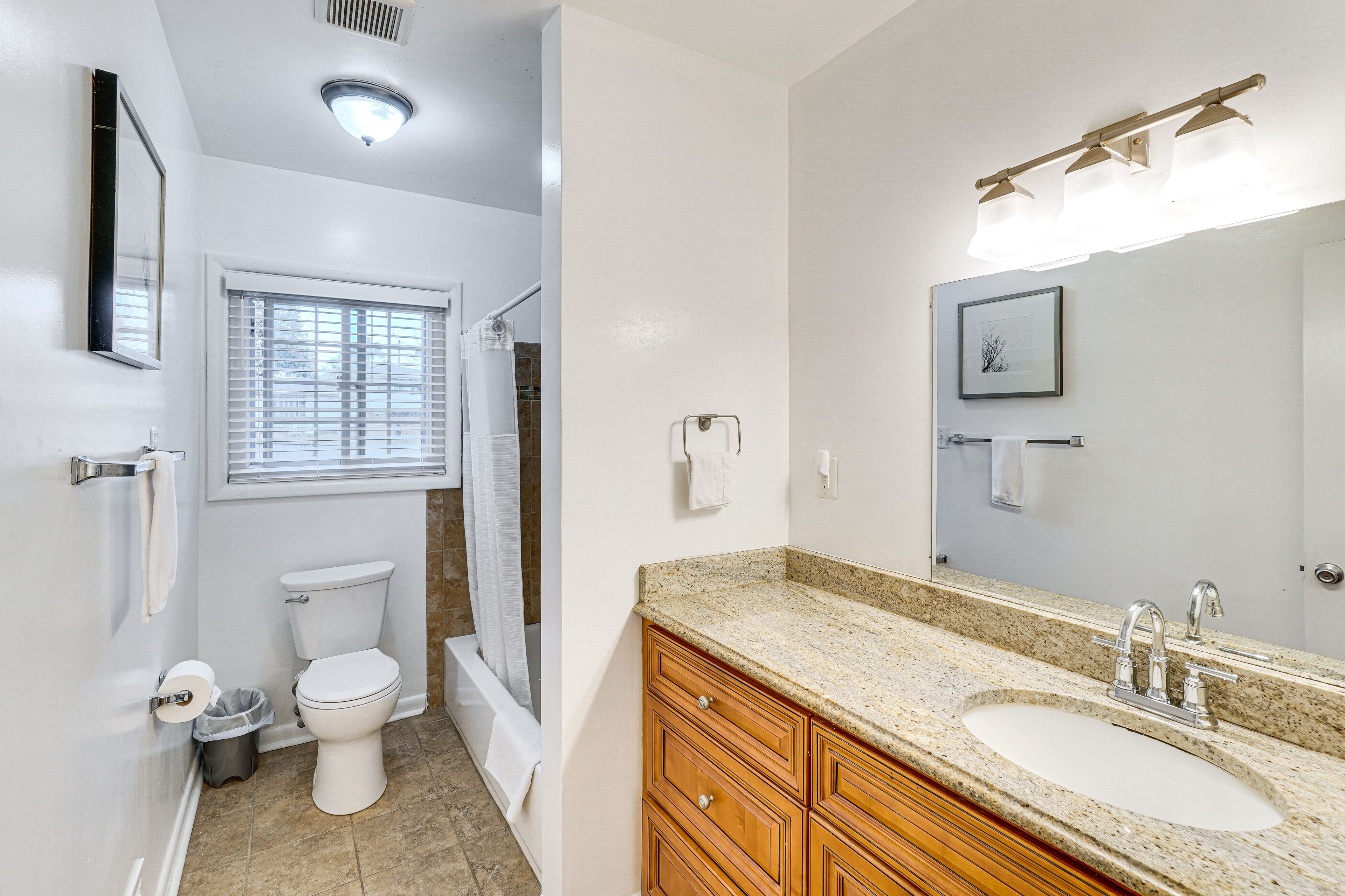 Full Bathroom | Upper Level