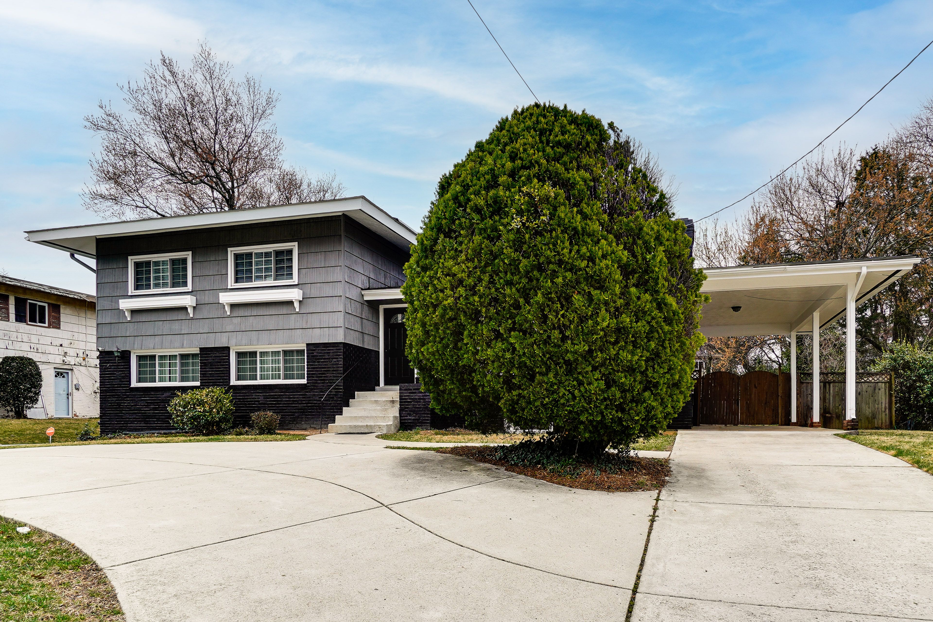 Parking | Carport (1 Vehicle) | Driveway (6 Vehicles)