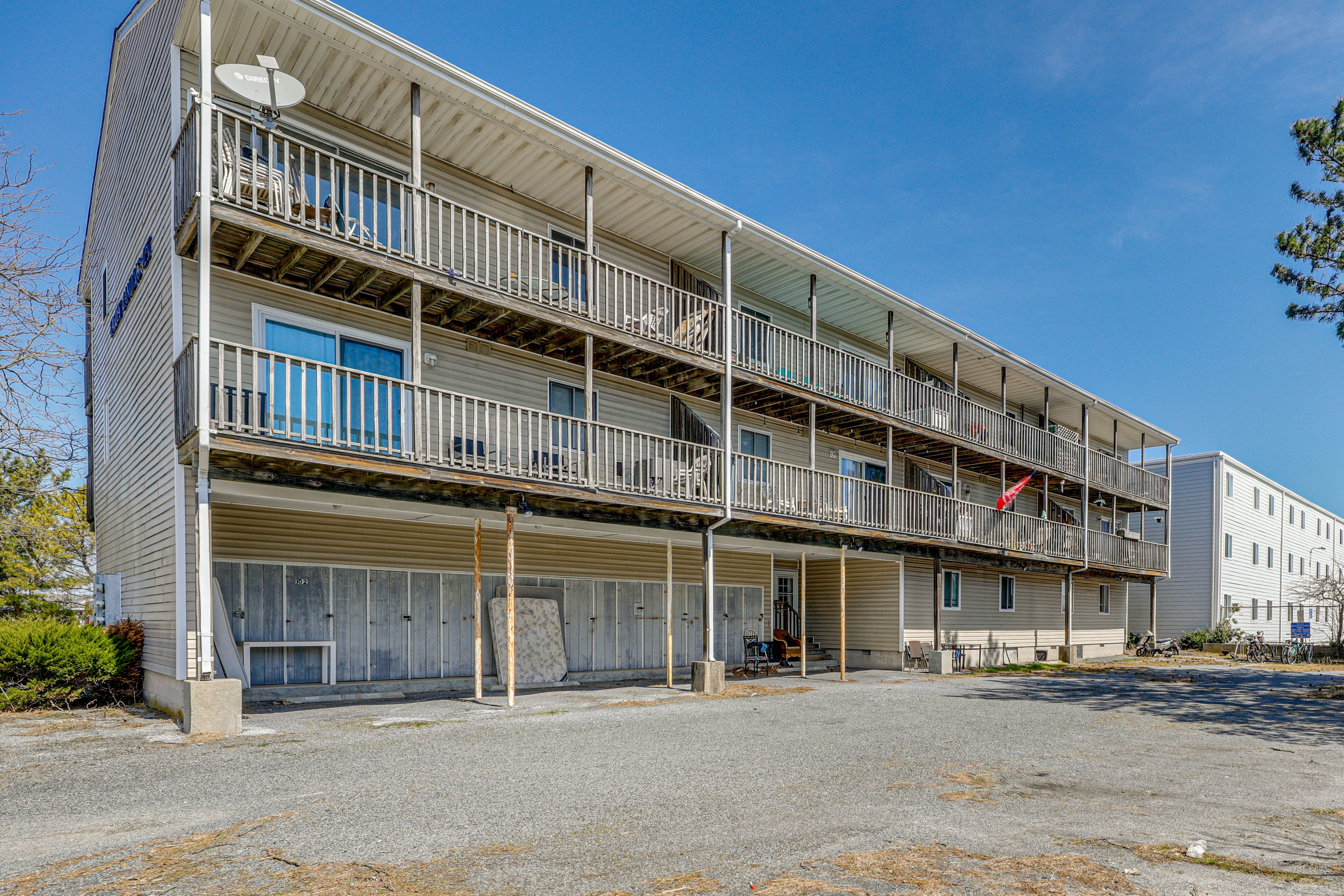 Parking Lot | 1 Vehicle