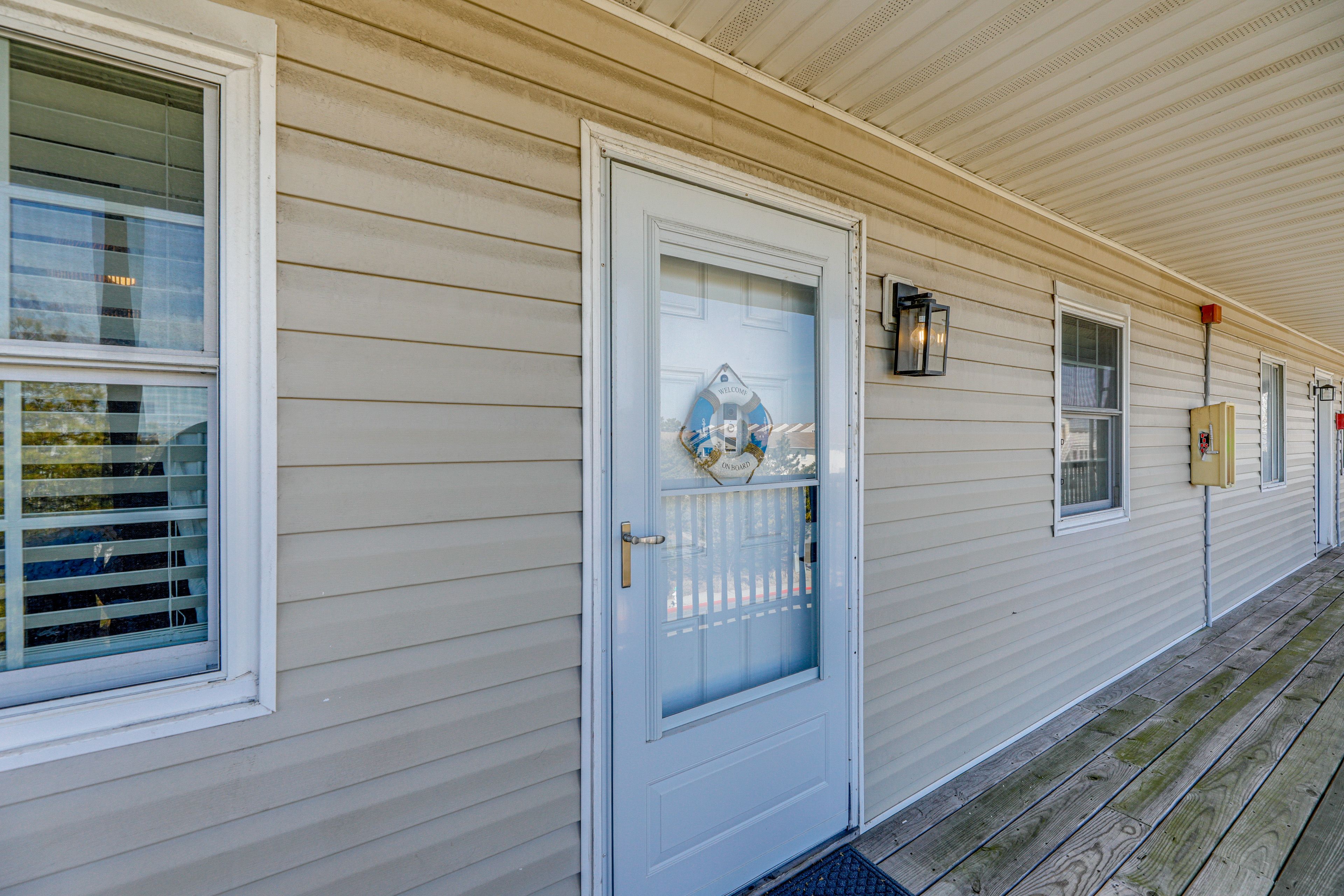 Property Exterior | Single-Level Condo | 3rd-Floor Unit