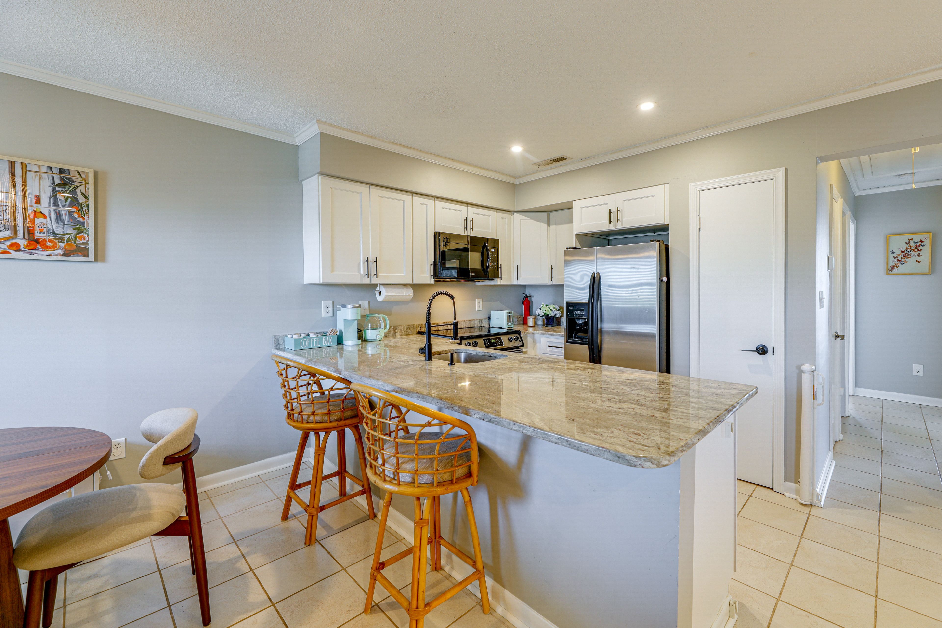 Kitchen & Dining Area
