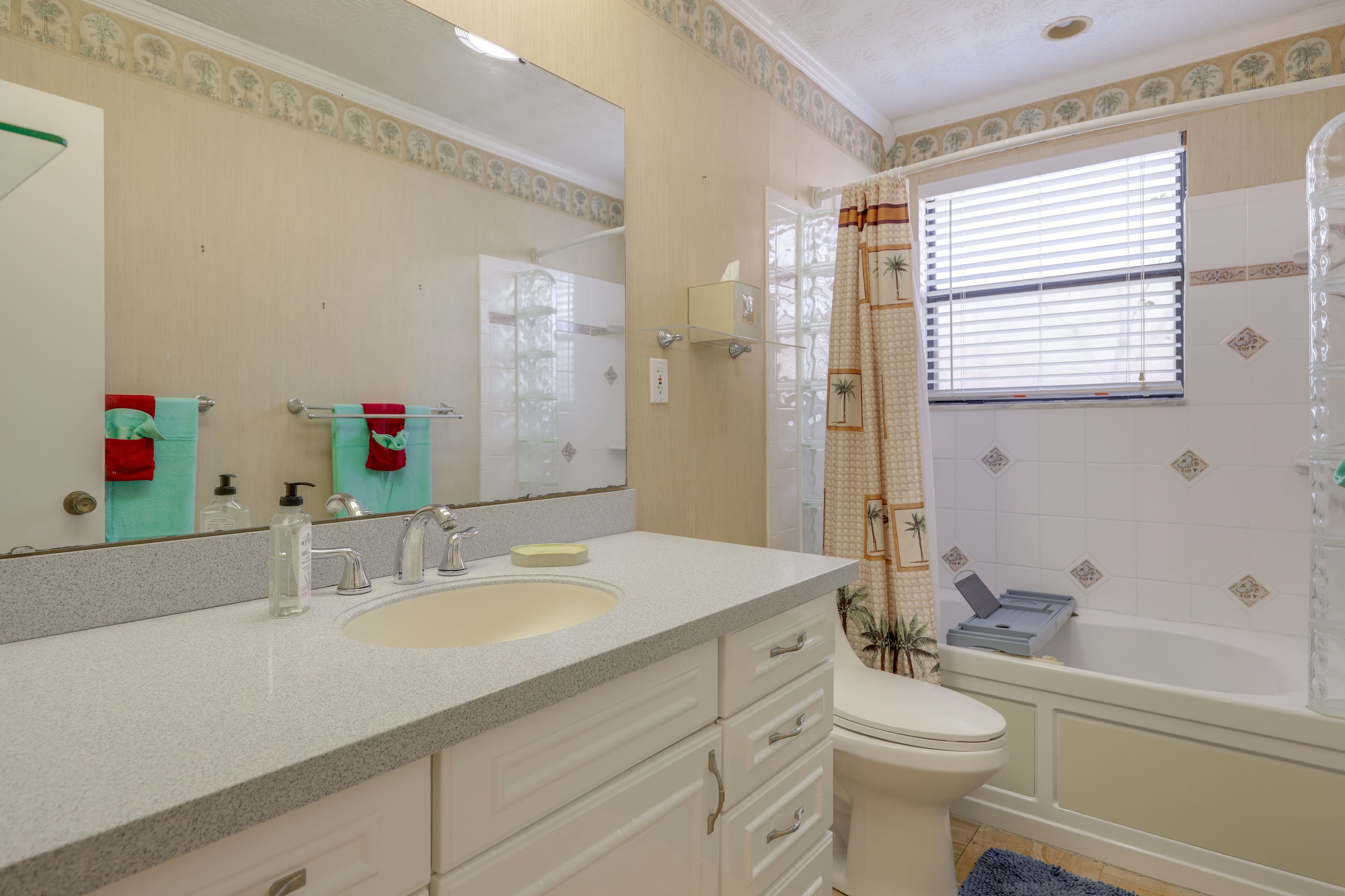 Full Bathroom | Jetted Tub