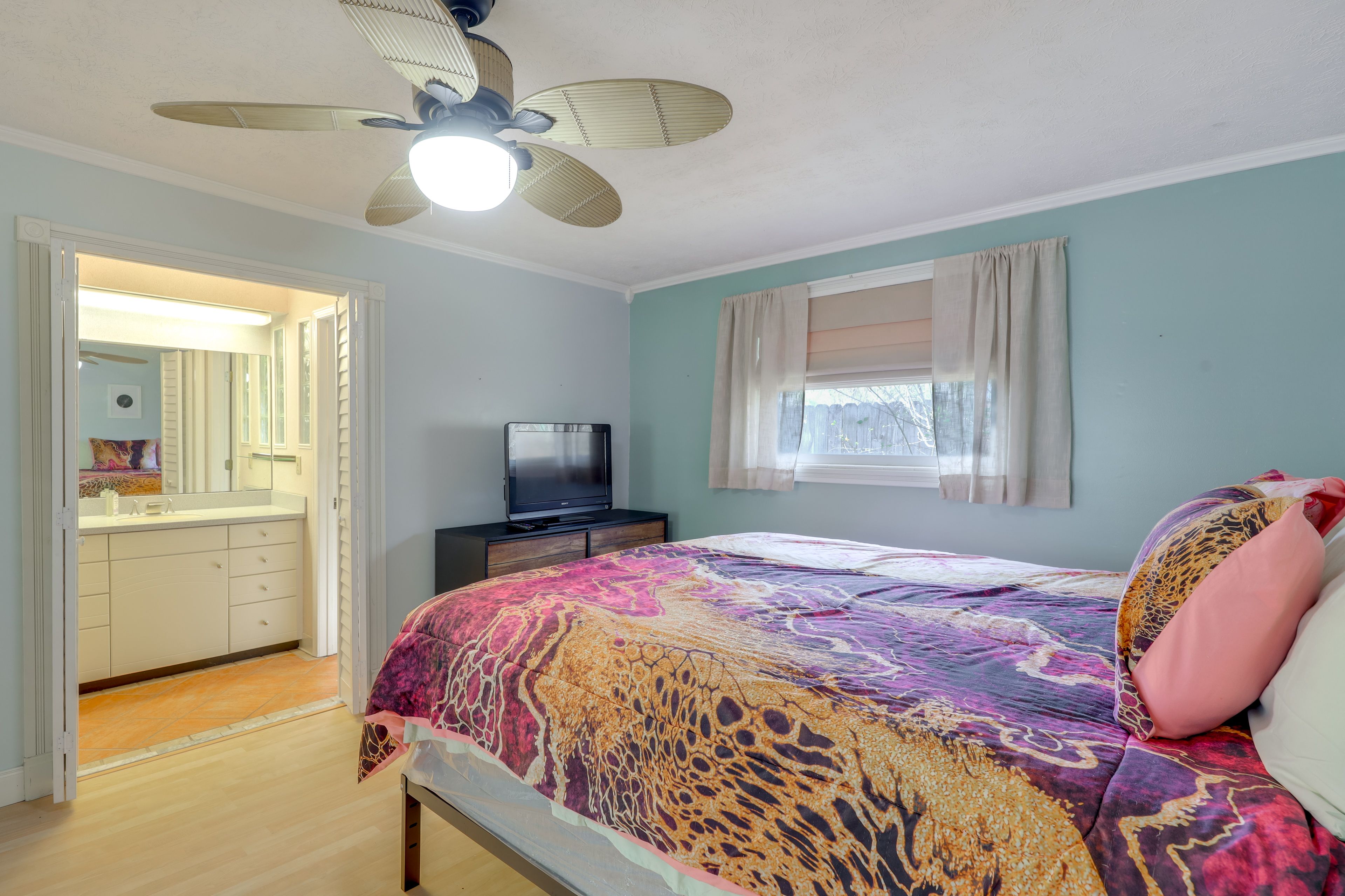 Bedroom 1 | King Bed | Linens Provided