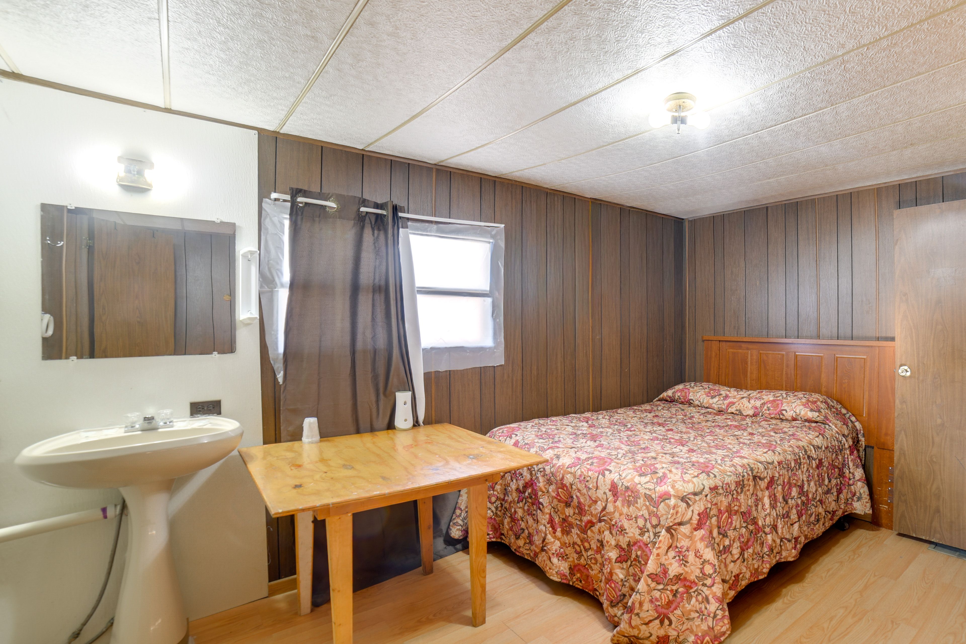 Bedroom 3 | Queen Bed