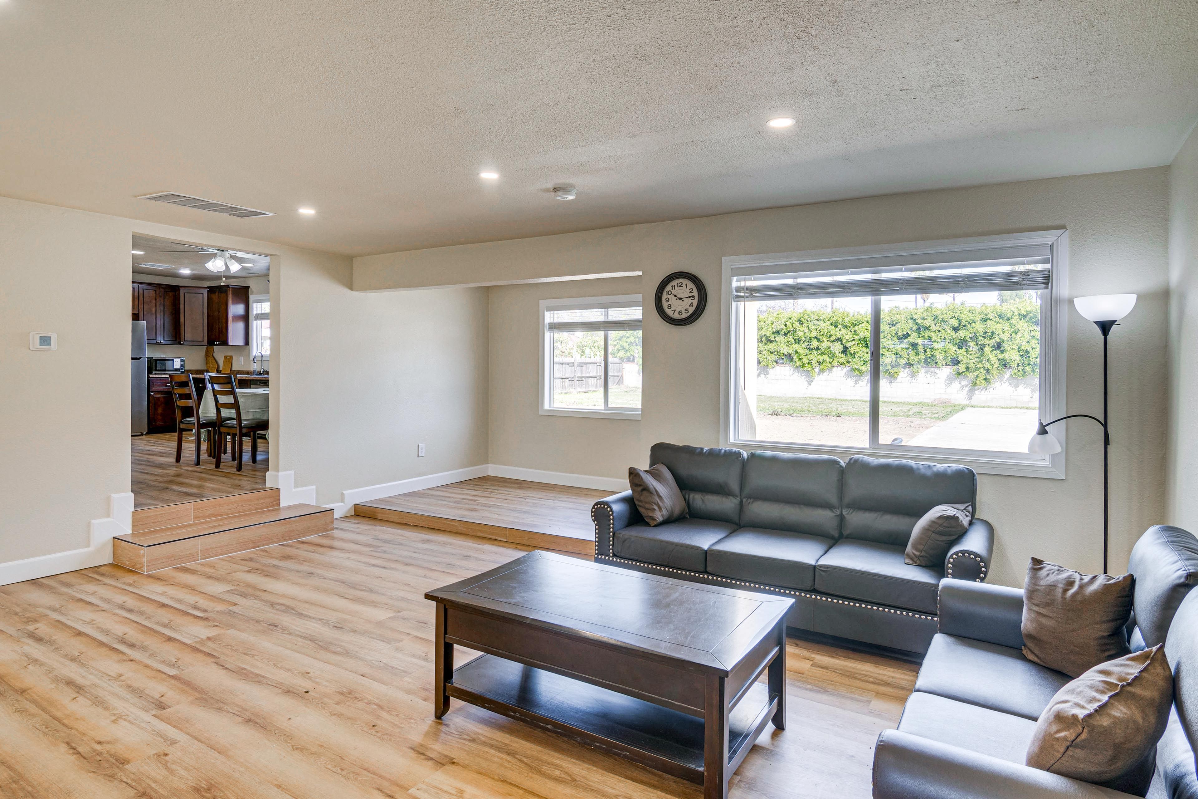 Family Room | Queen Sleeper Sofa | Smart TV