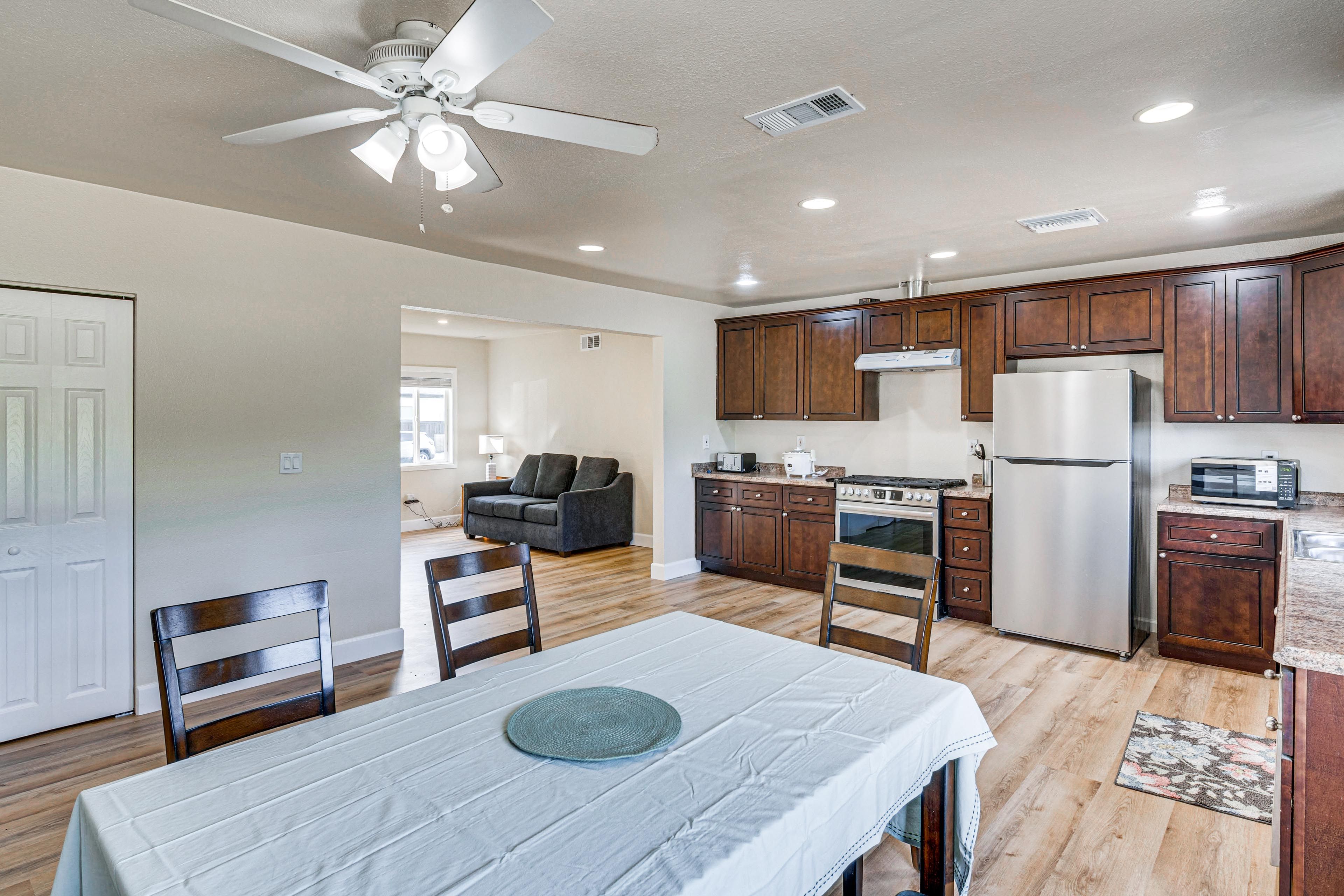 Kitchen | Dining Table