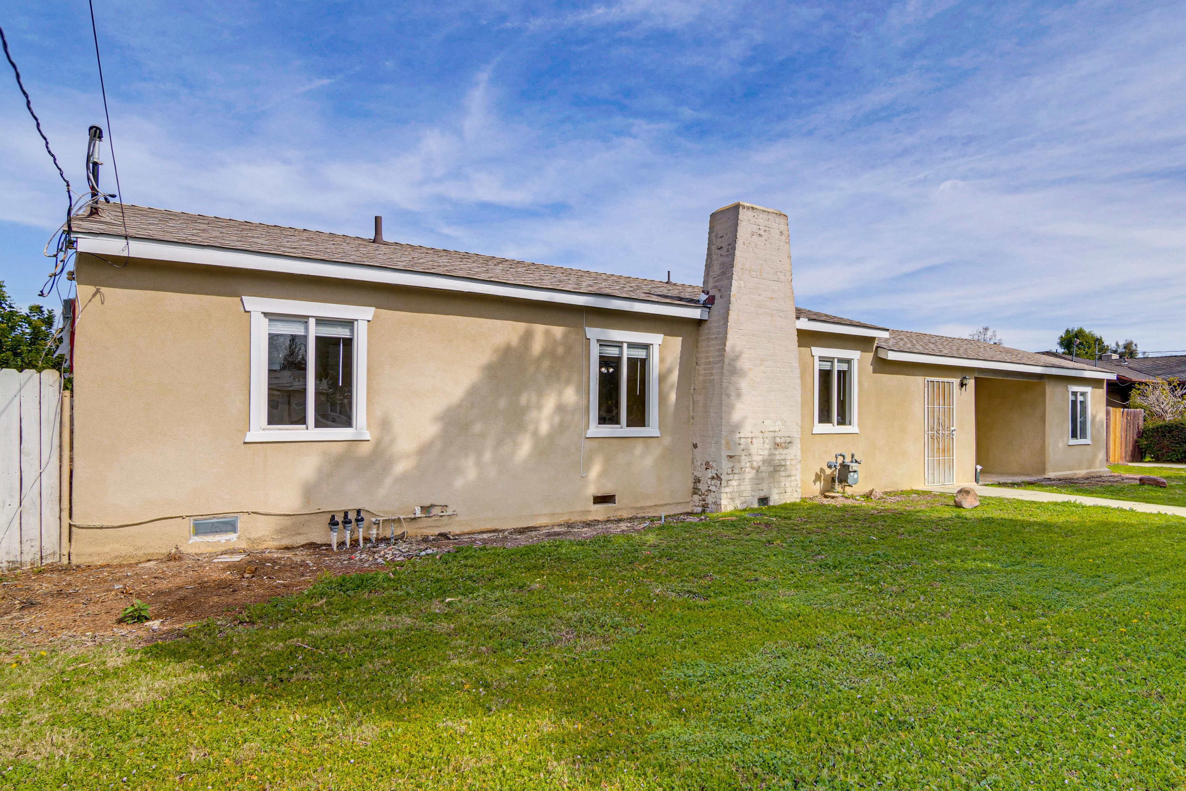 Parking | Driveway/Yard (3 Vehicles) | Street Parking