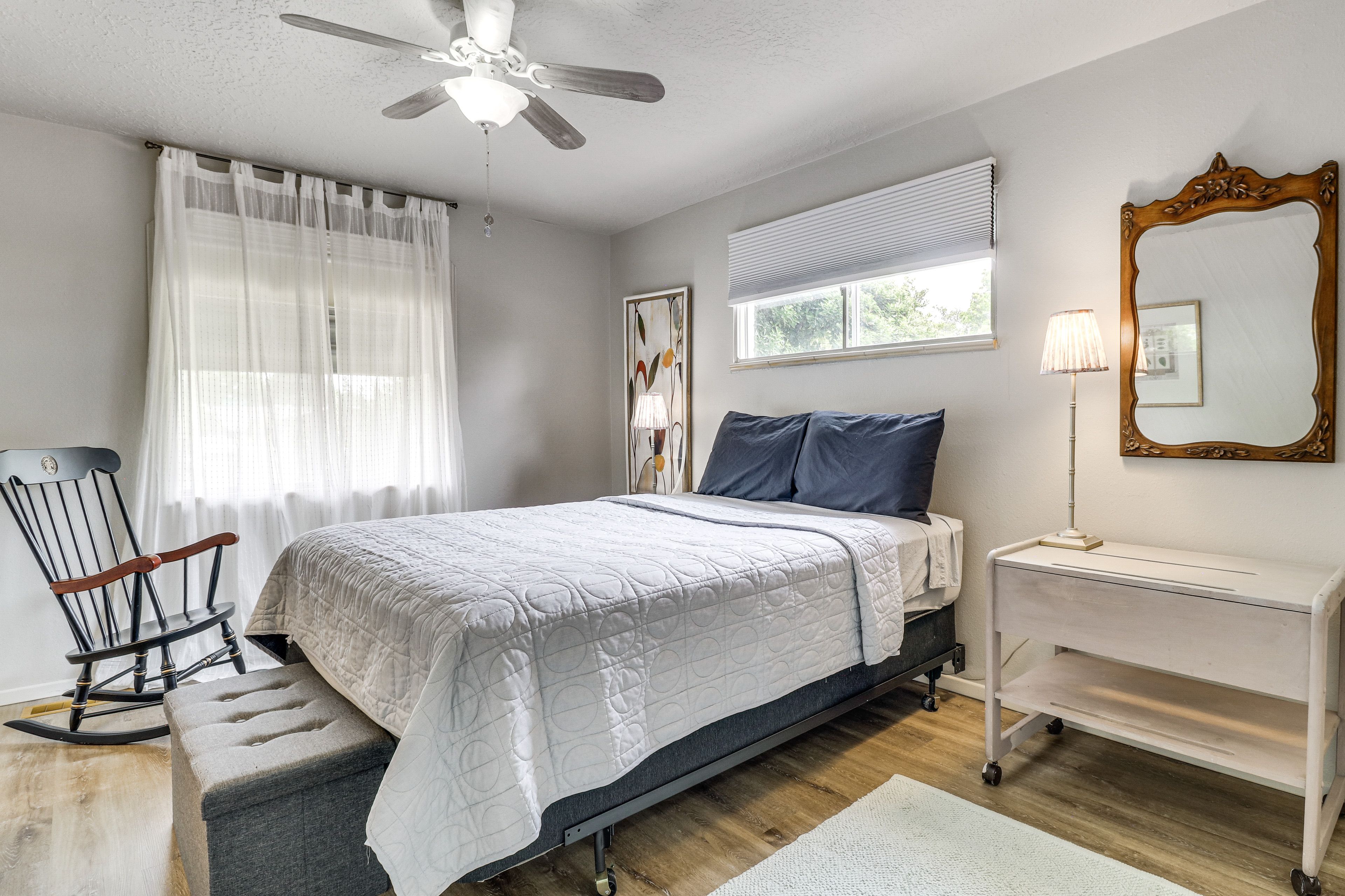 Bedroom 2 | Queen Bed