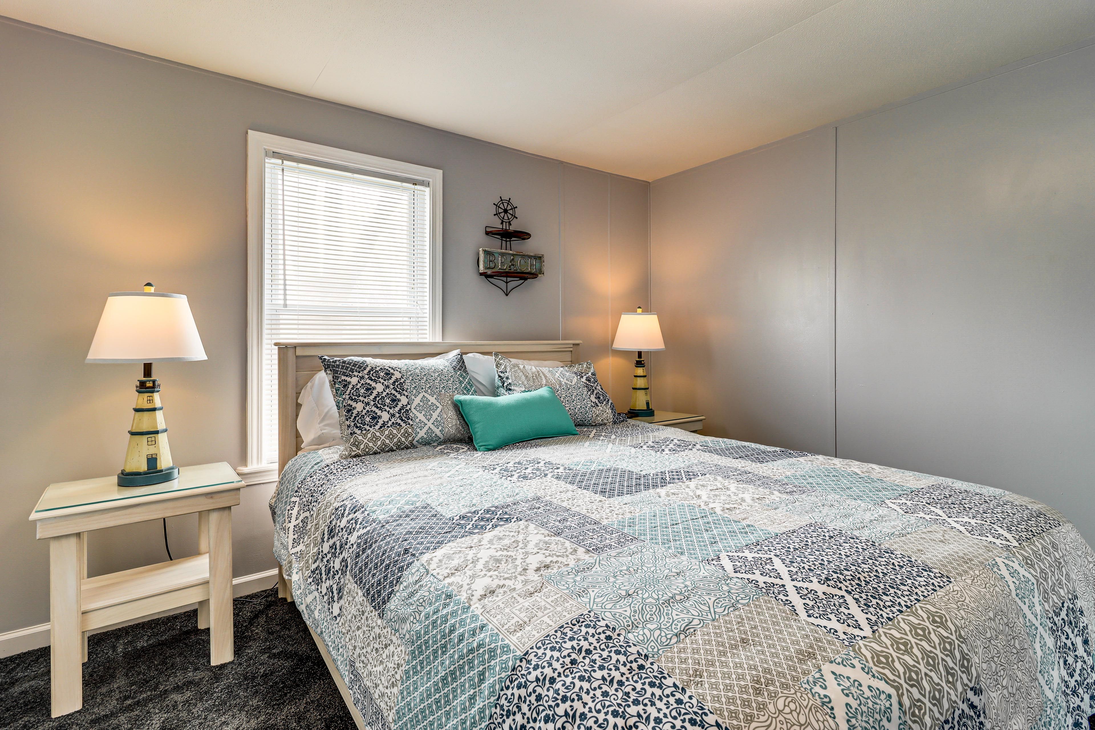 Bedroom 2 | Queen Bed