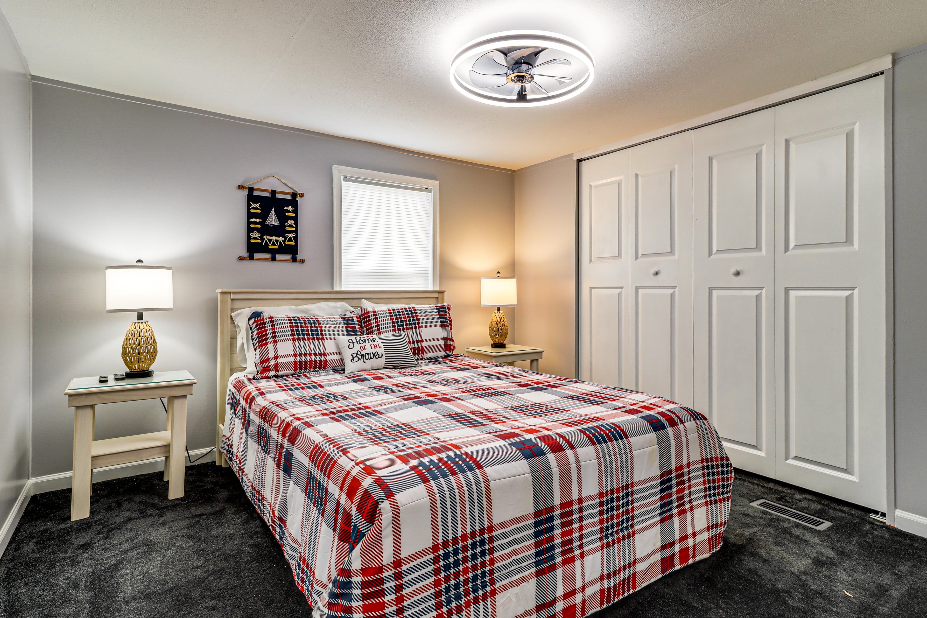 Bedroom 3 | Queen Bed