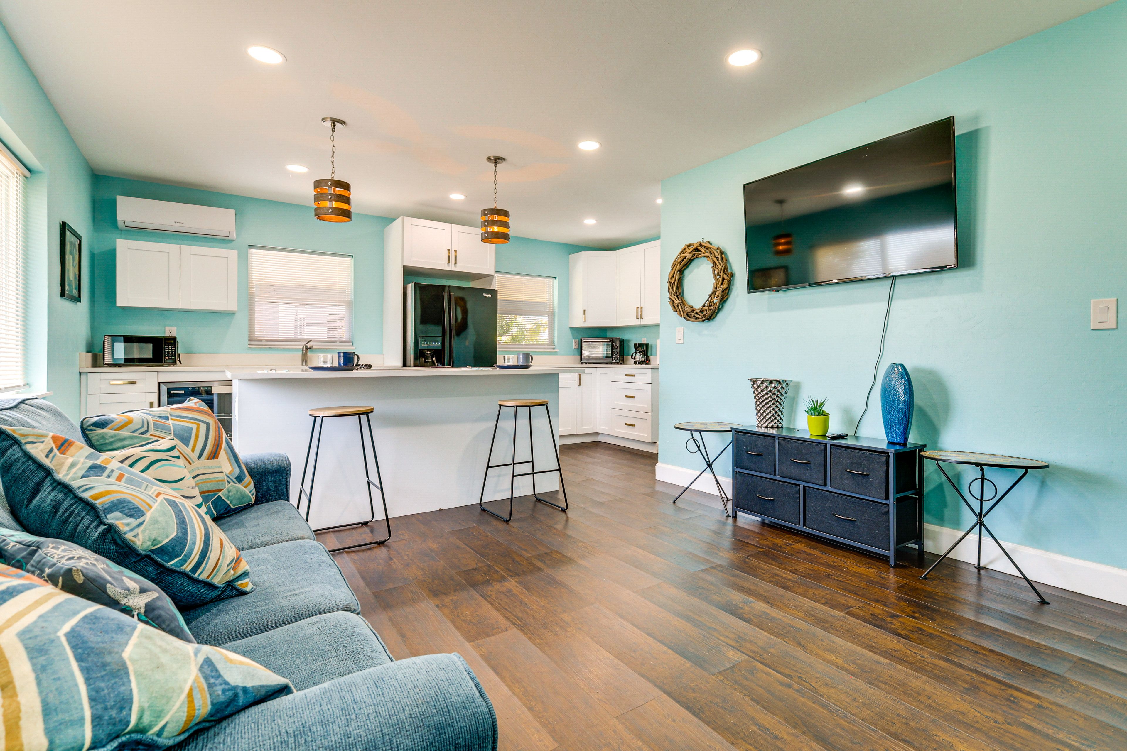 Living Room | Queen Sleeper Sofa