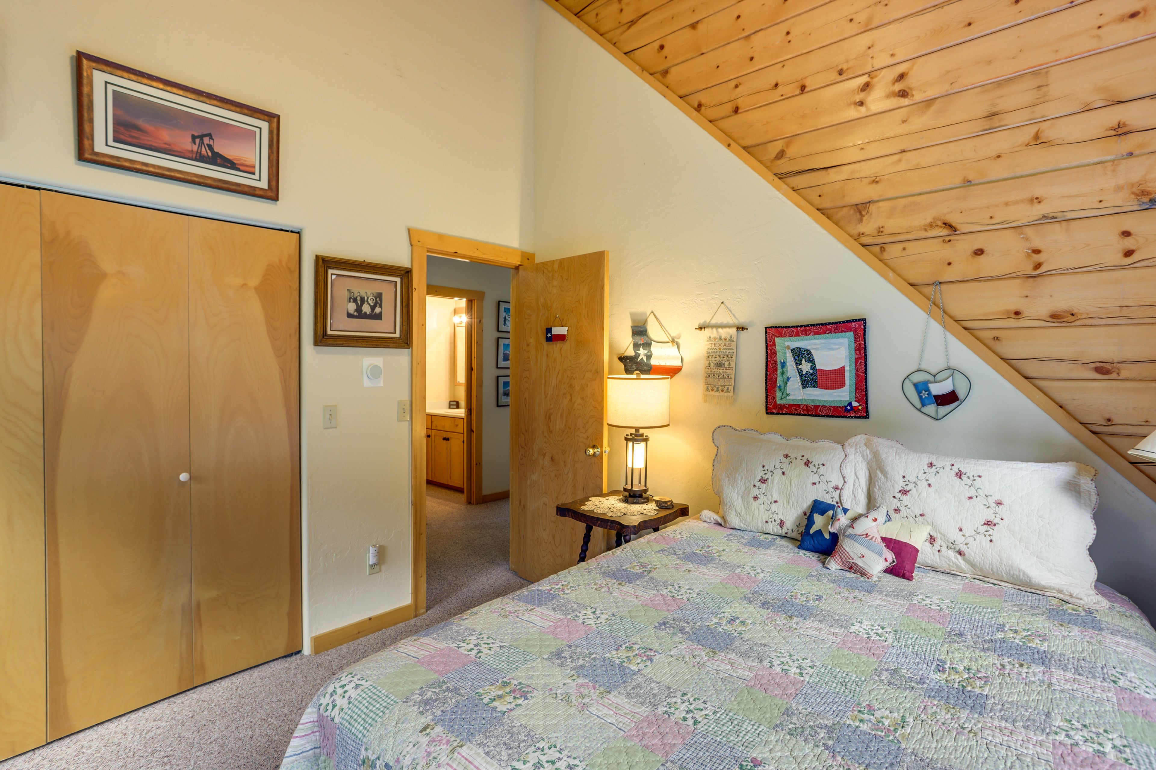 Bedroom 2 | Queen Bed | 2nd Floor