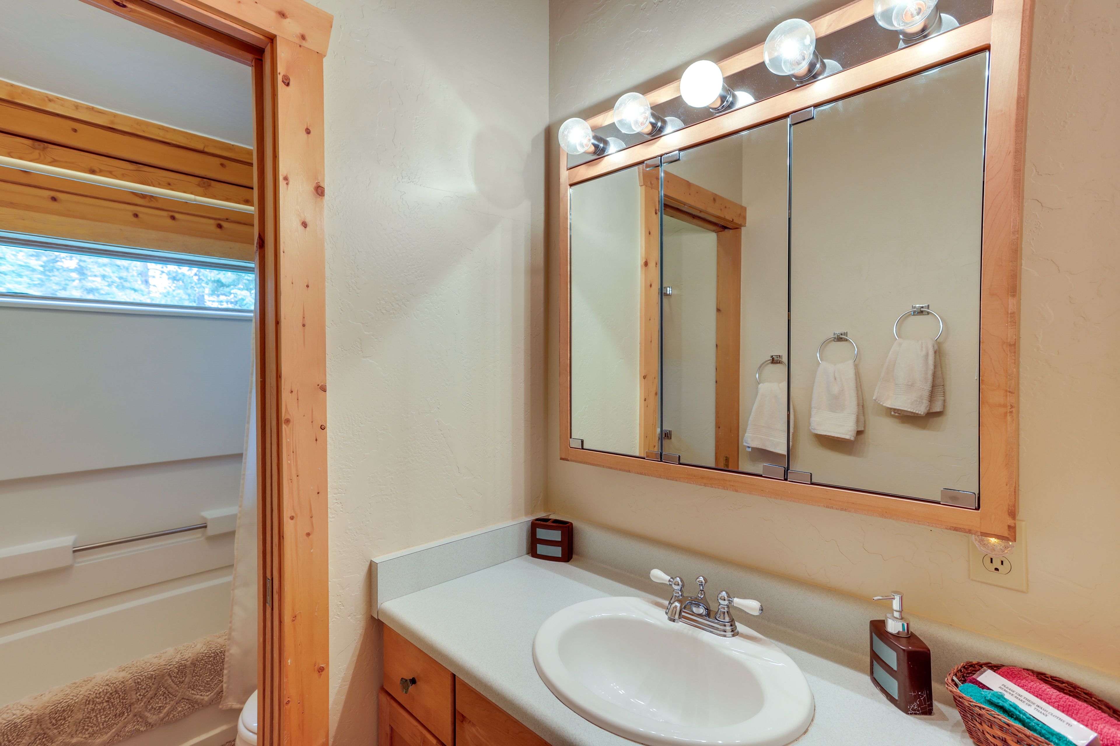 Full Bathroom | 2nd Floor