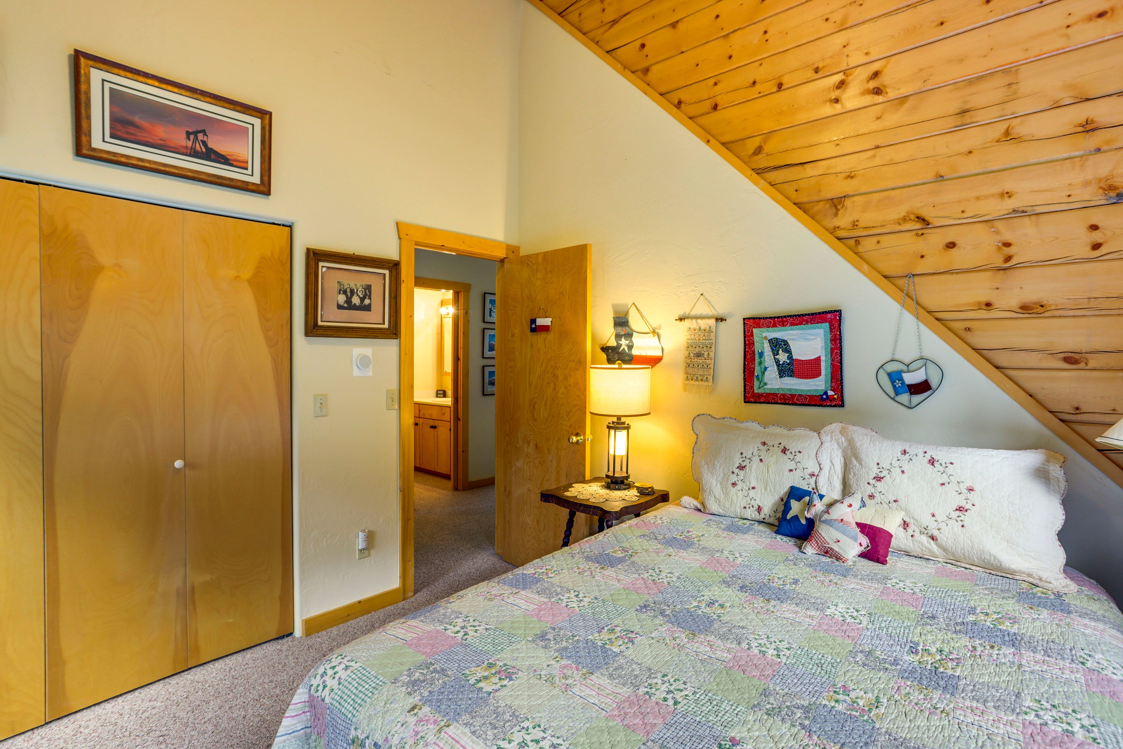 Bedroom 2 | Queen Bed | 2nd Floor