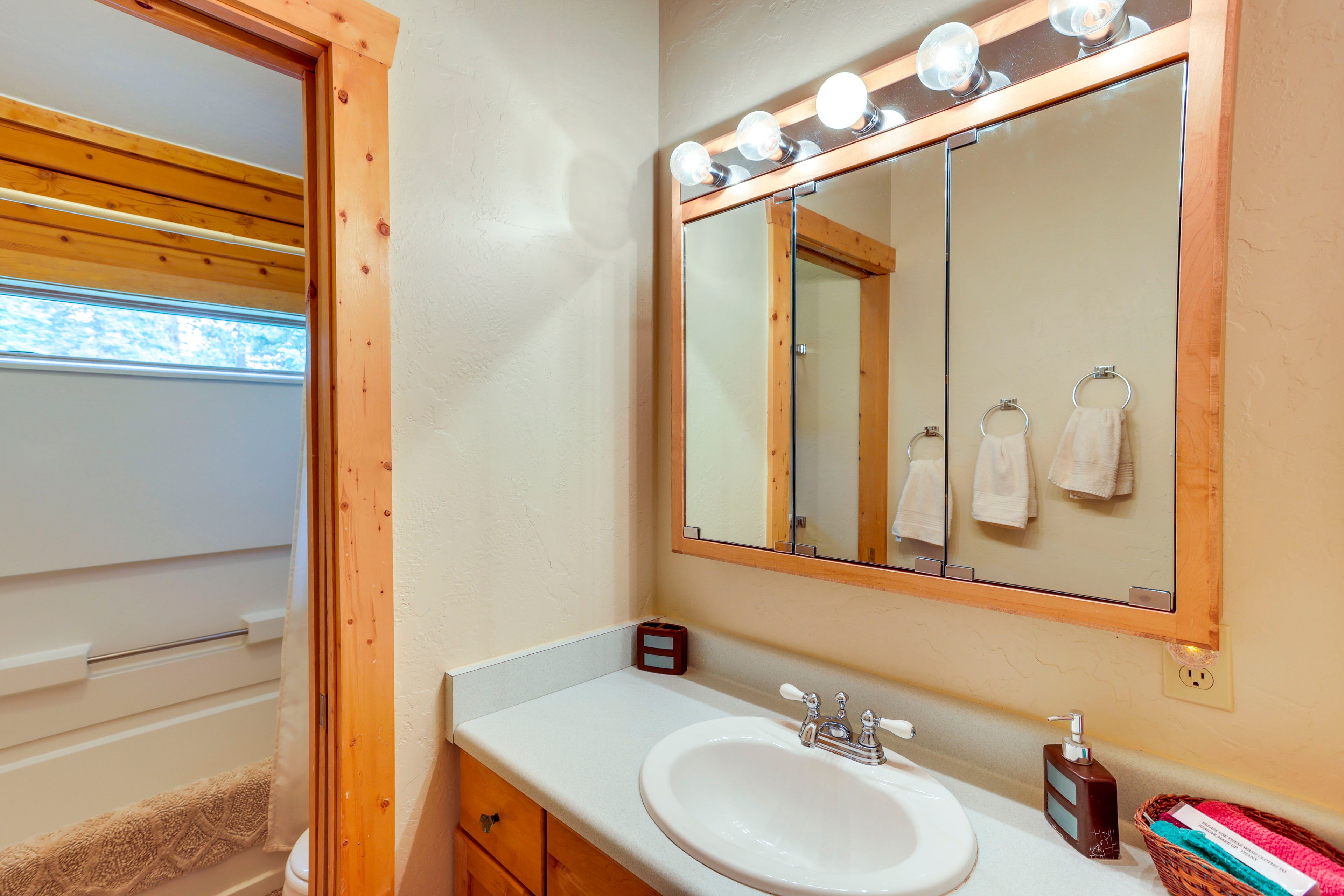 Full Bathroom | 2nd Floor