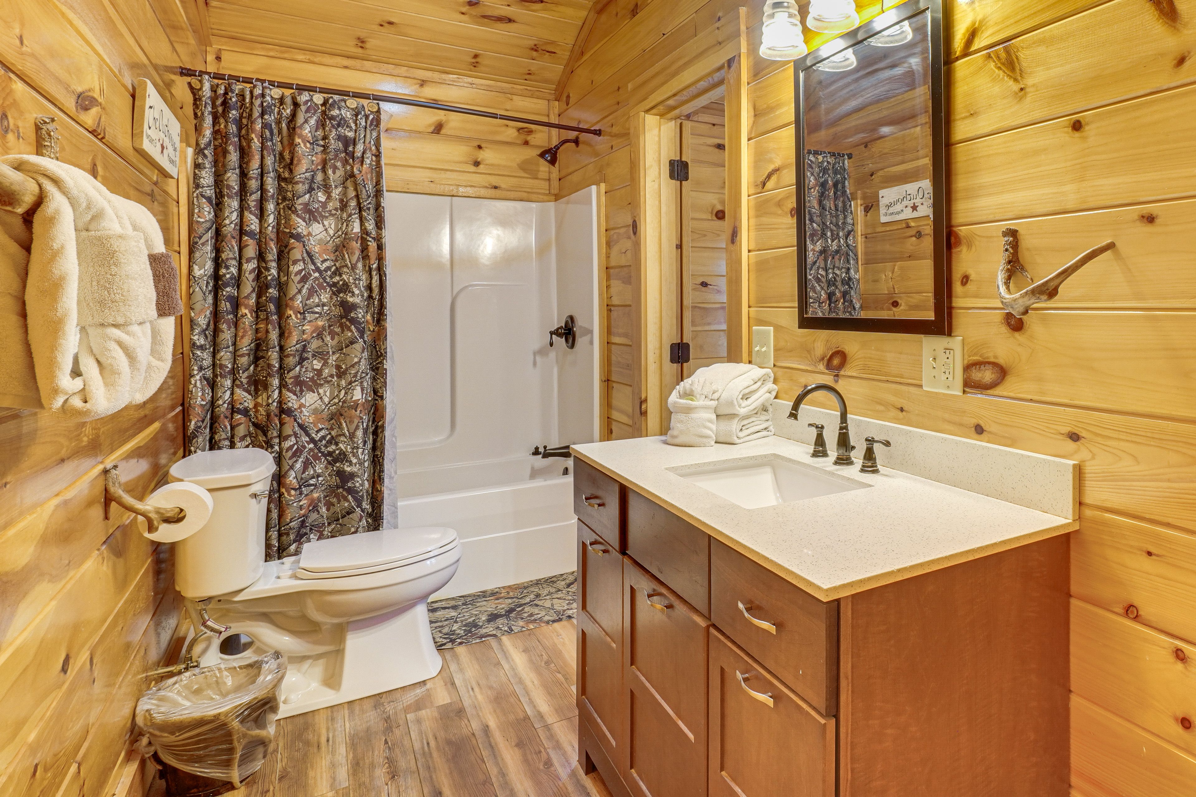 Full Bathroom | 2nd Floor