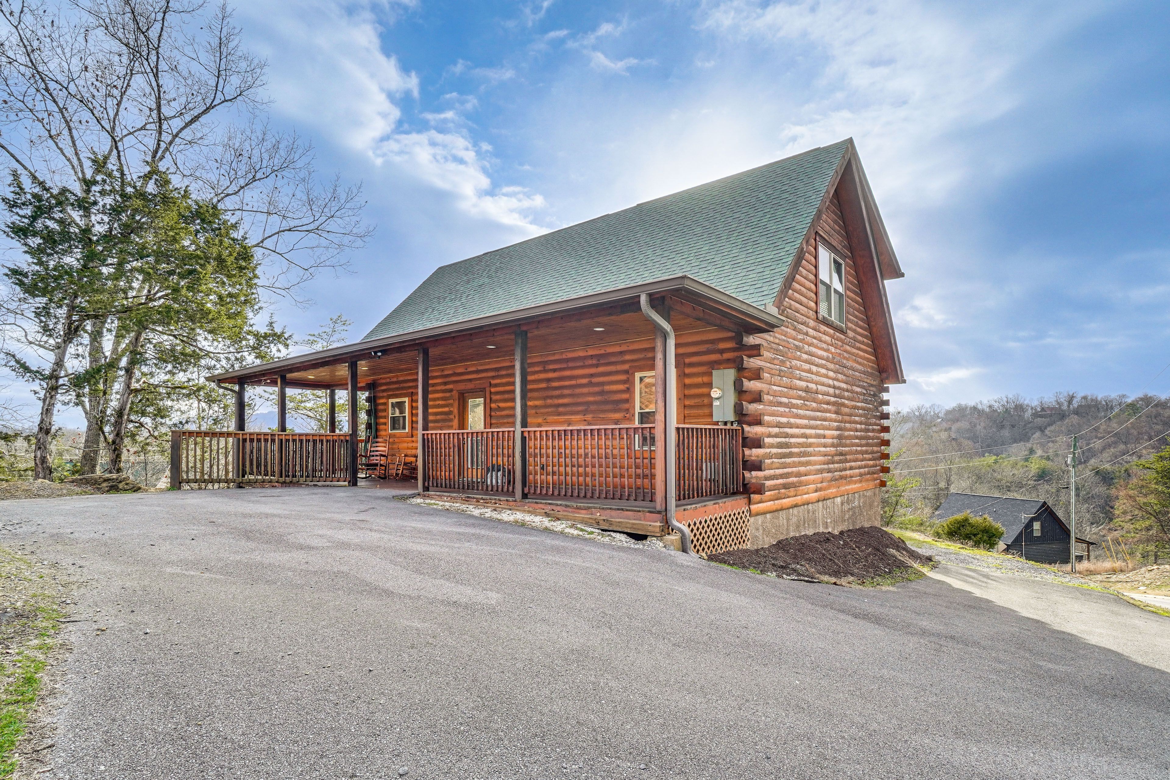 Parking | Driveway (4 Vehicles) | RV/Trailer Parking Available