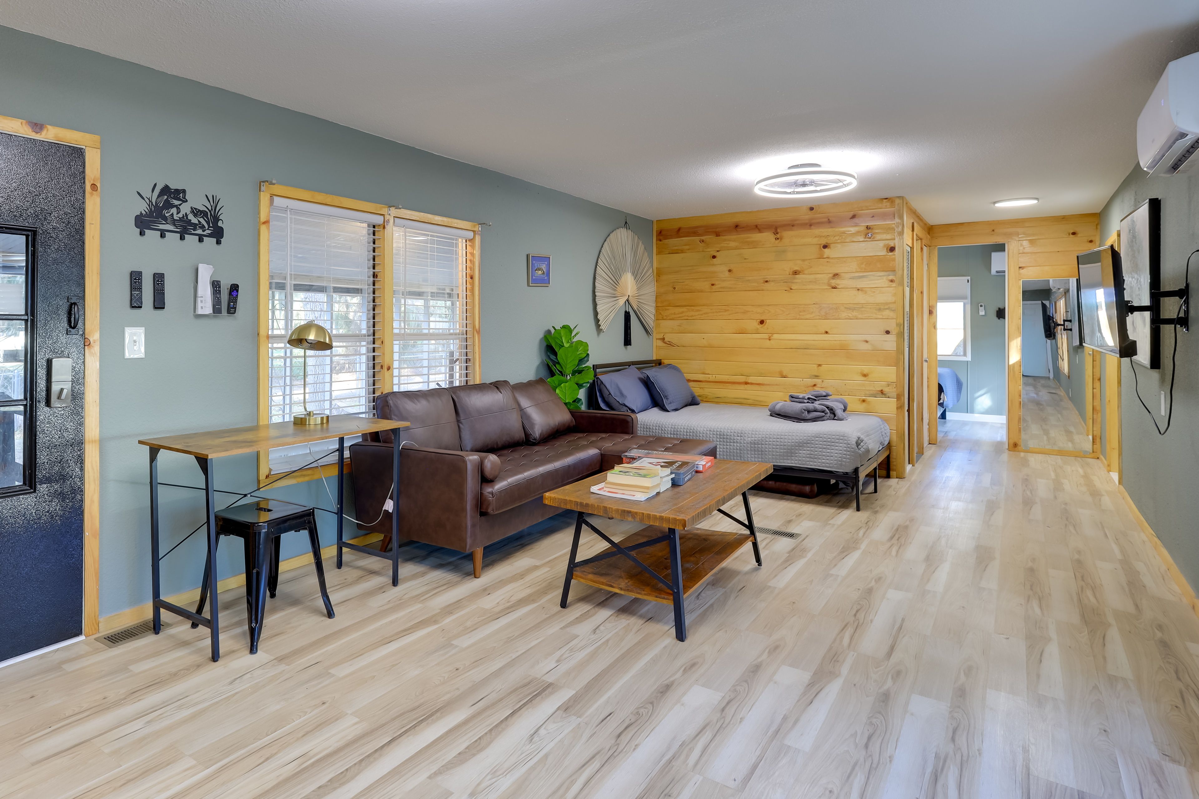 Living Room | Smart TV | Full Bed