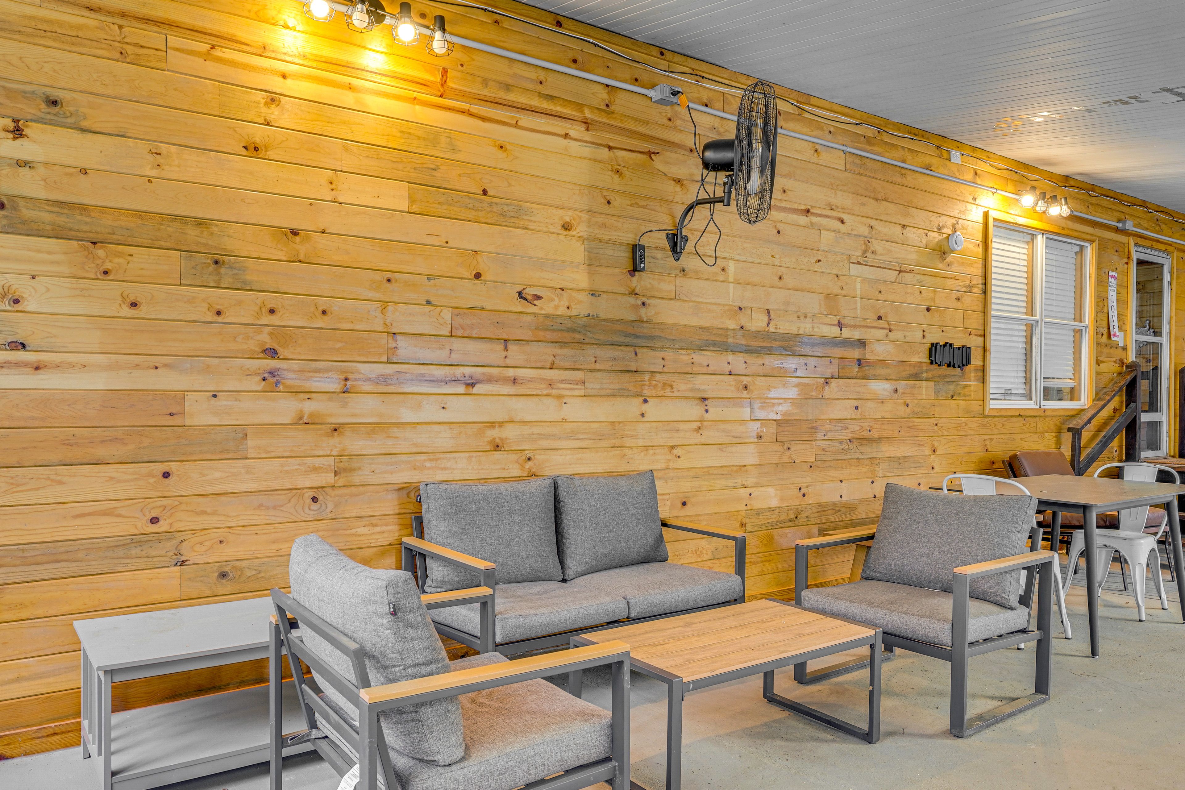 Screened Porch | Outdoor Seating