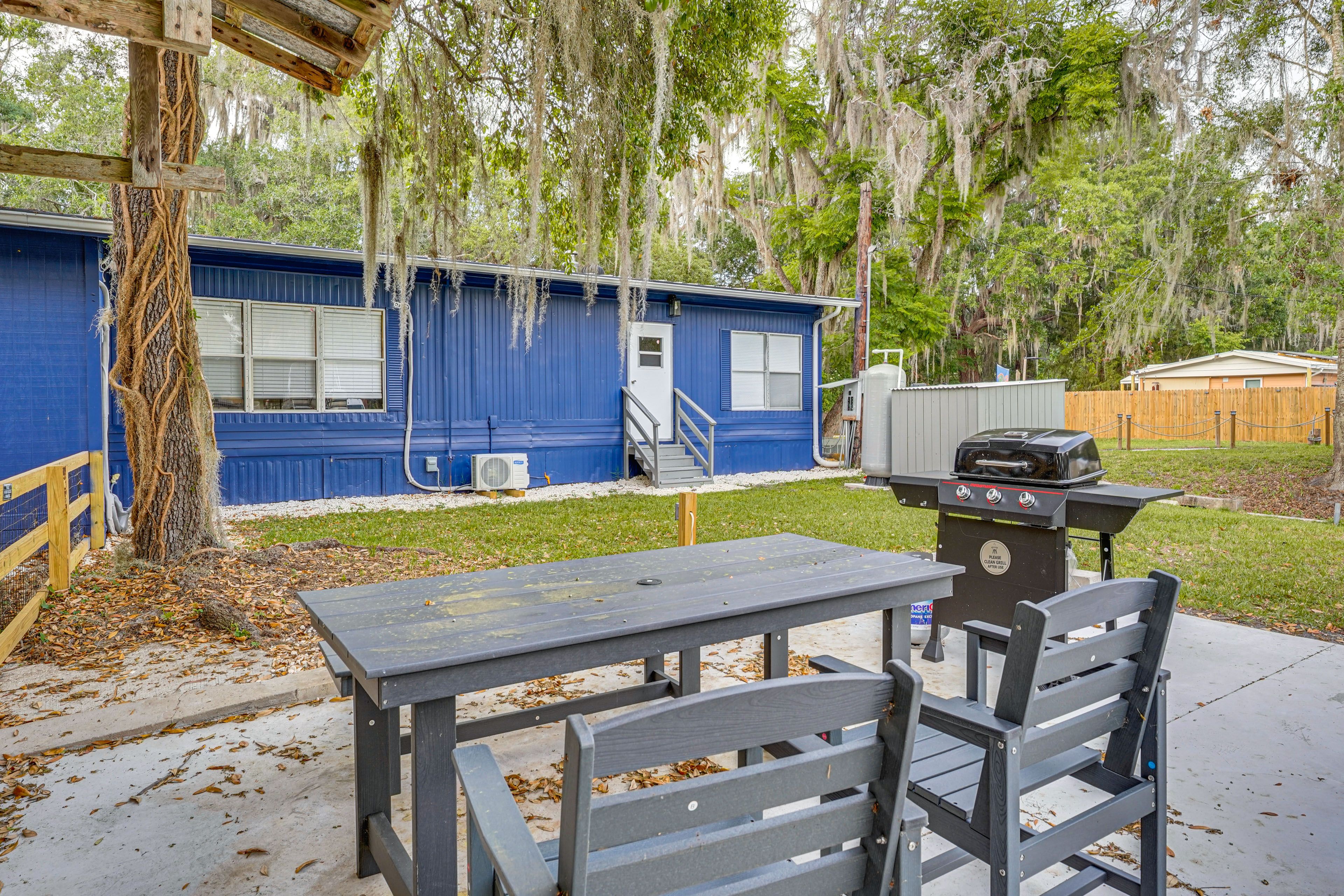 Hawthorne Vacation Rental | 1BR | 1BA | Steps Required | 700 Sq Ft