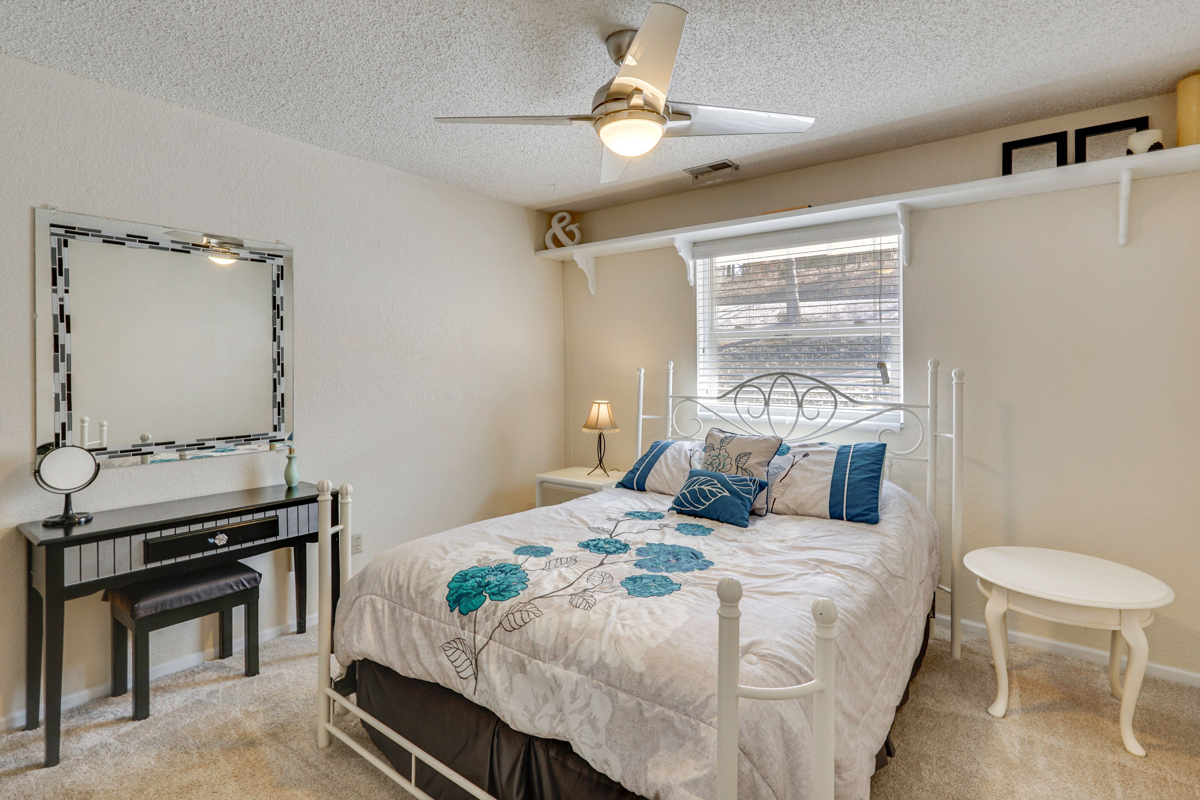 Bedroom 2 | Queen Bed