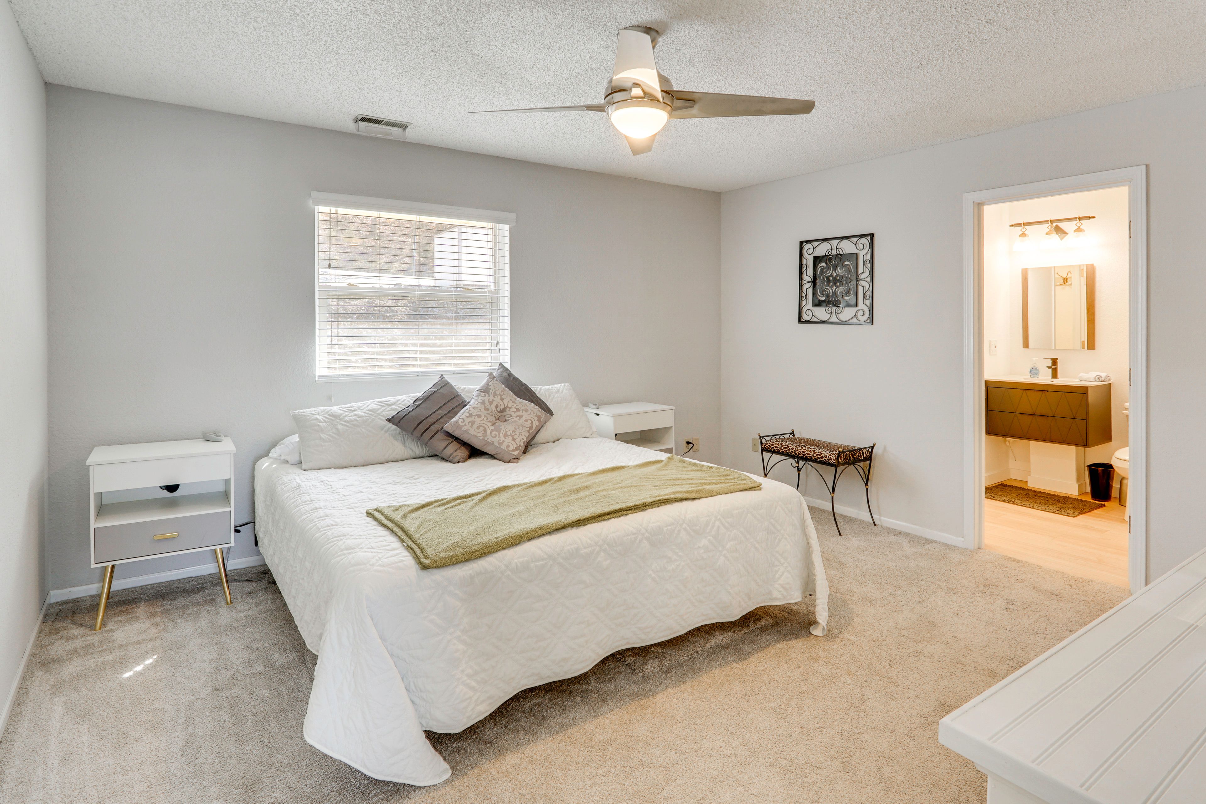 Bedroom 1 | King Bed