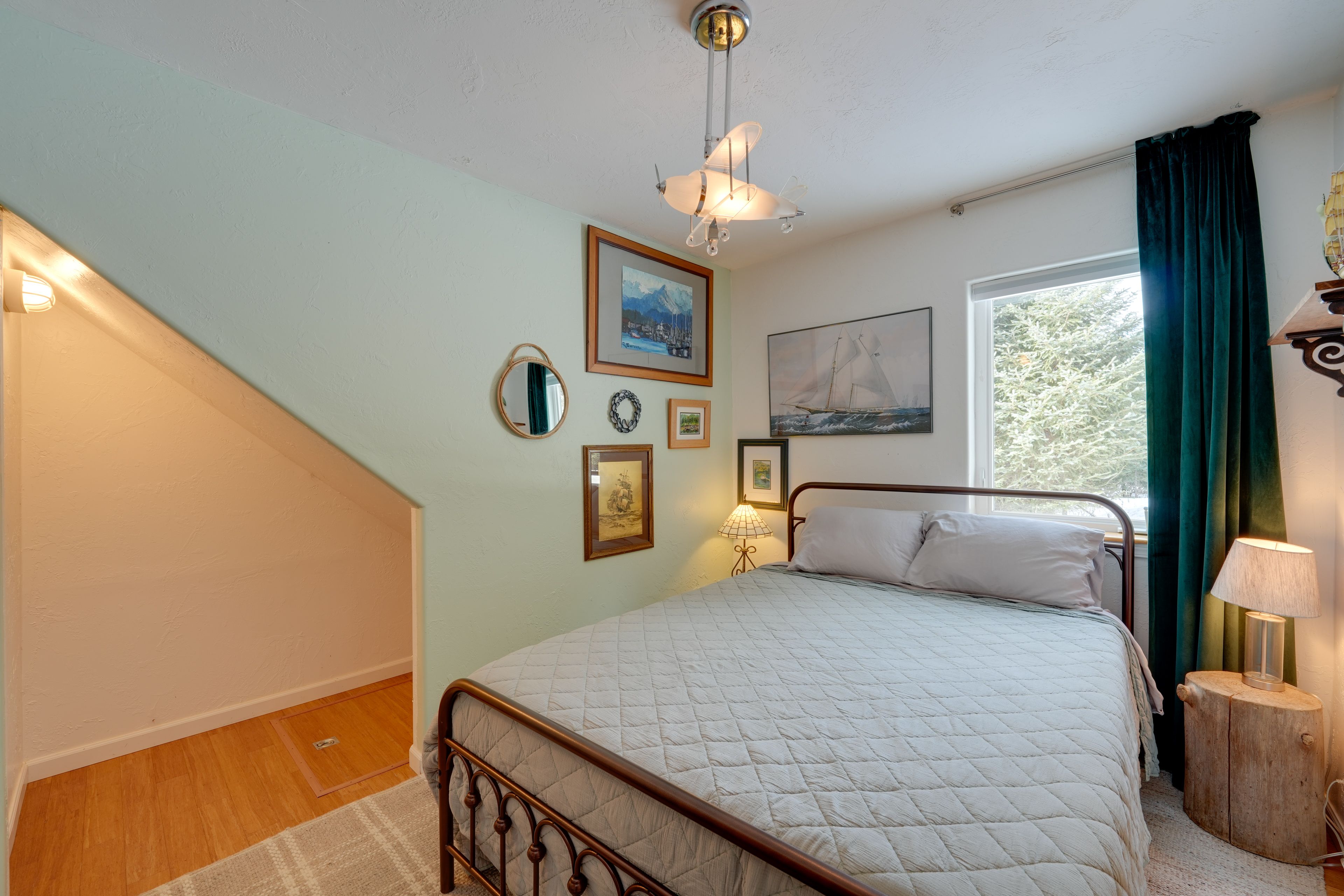 Bedroom 1 | King Bed | 1st Floor