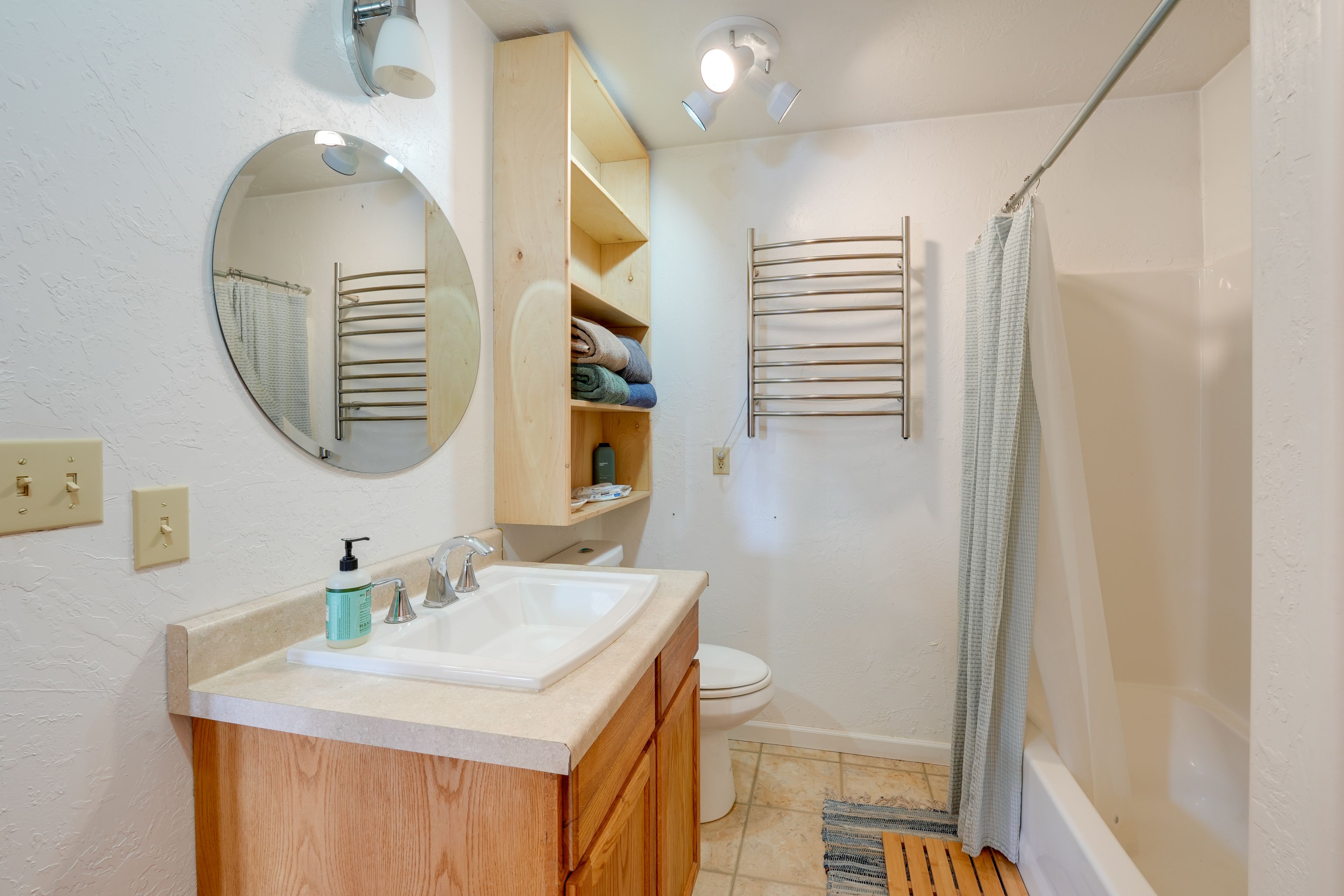 Full Bathroom | 1st Floor