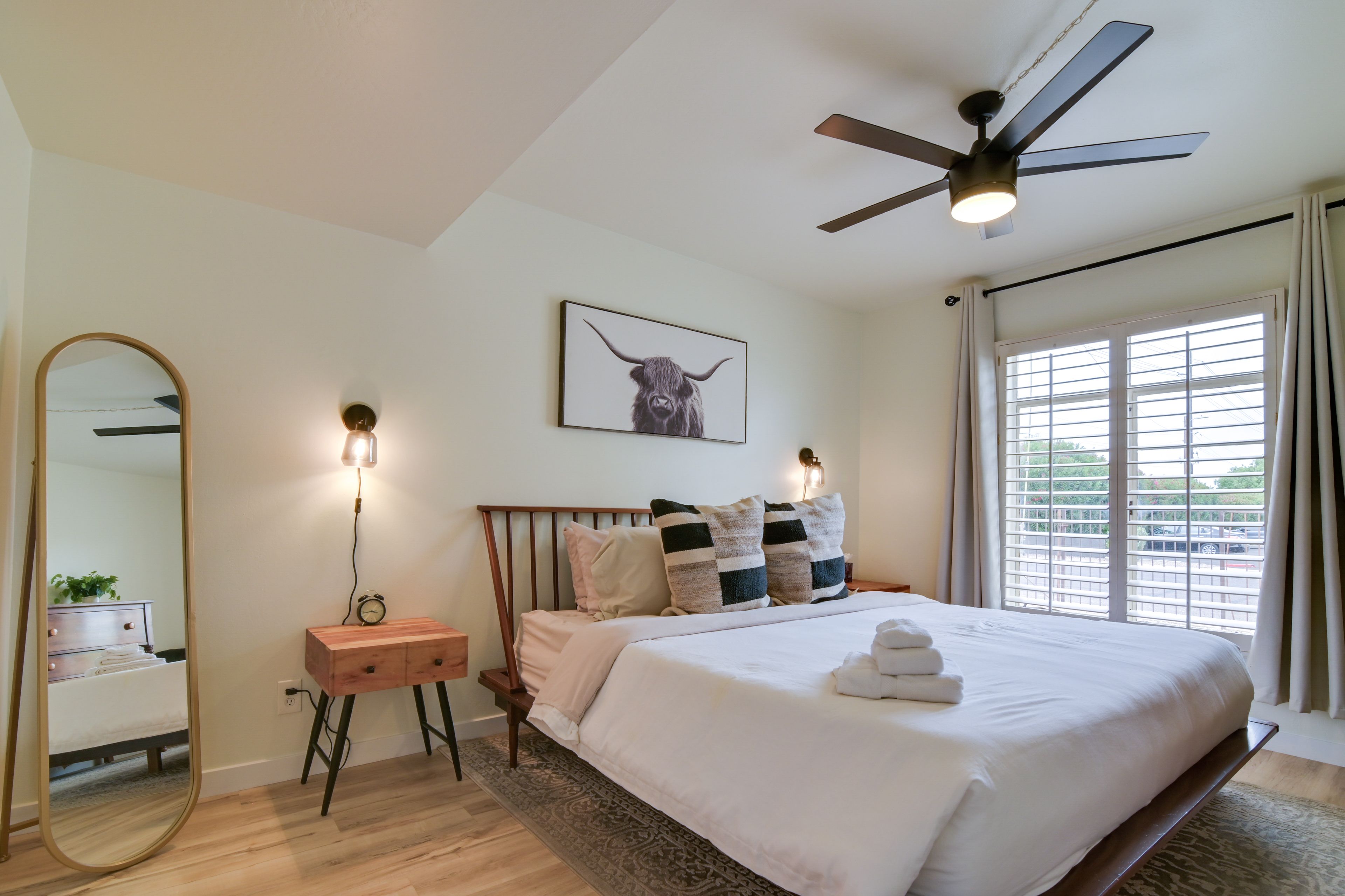 Bedroom 1 | King Bed