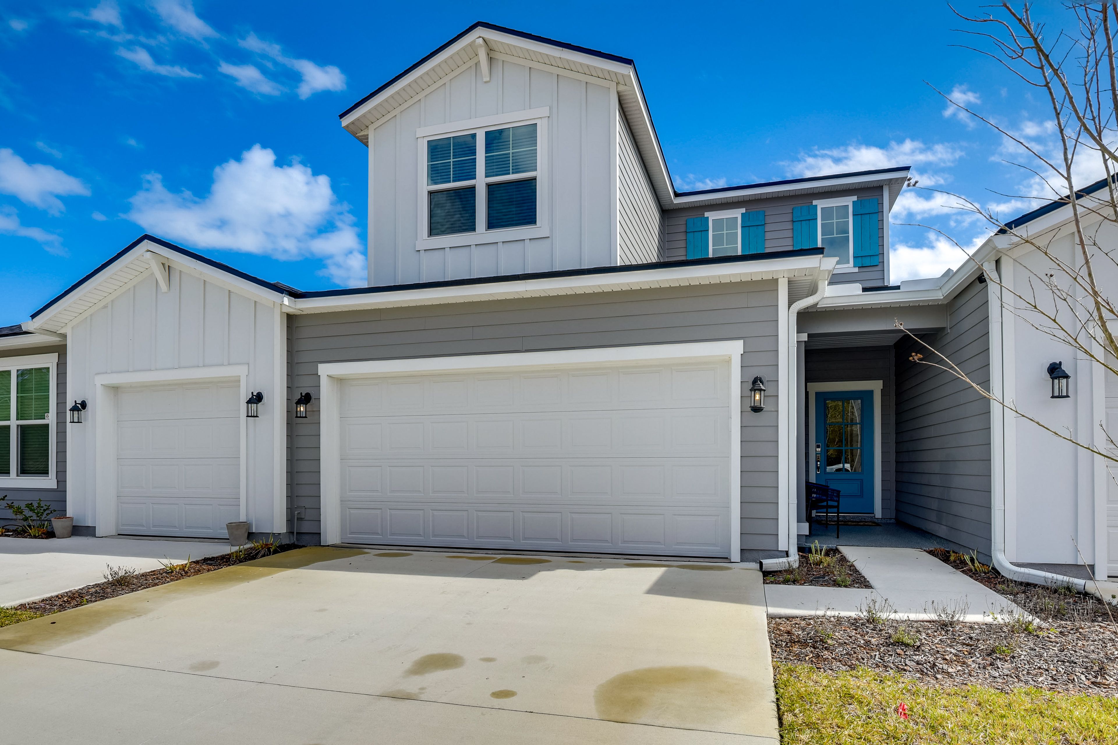 Driveway (2 Vehicles) | Garage (1 Vehicle)