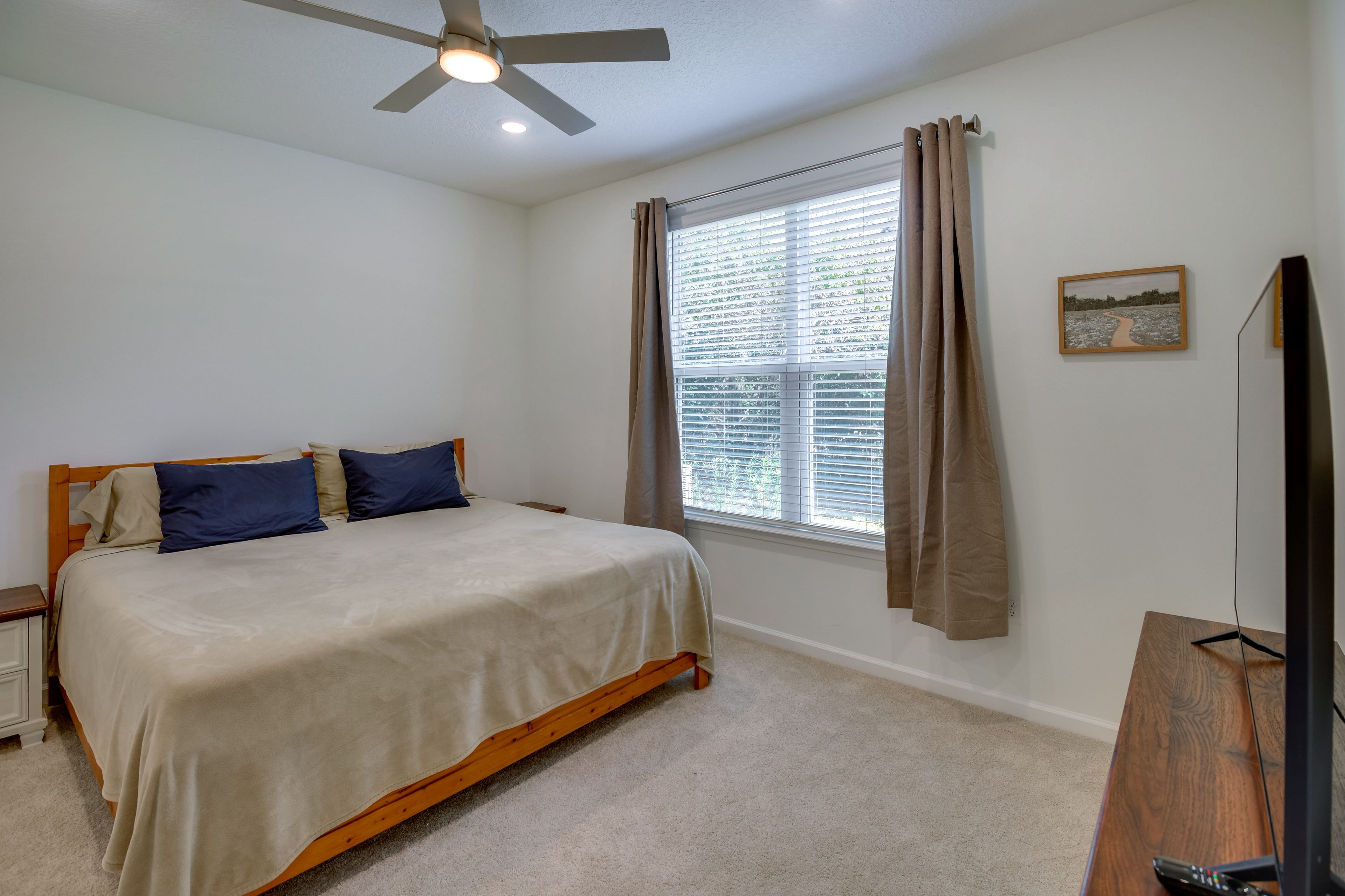 Bedroom 1 | King Bed | 1st Floor