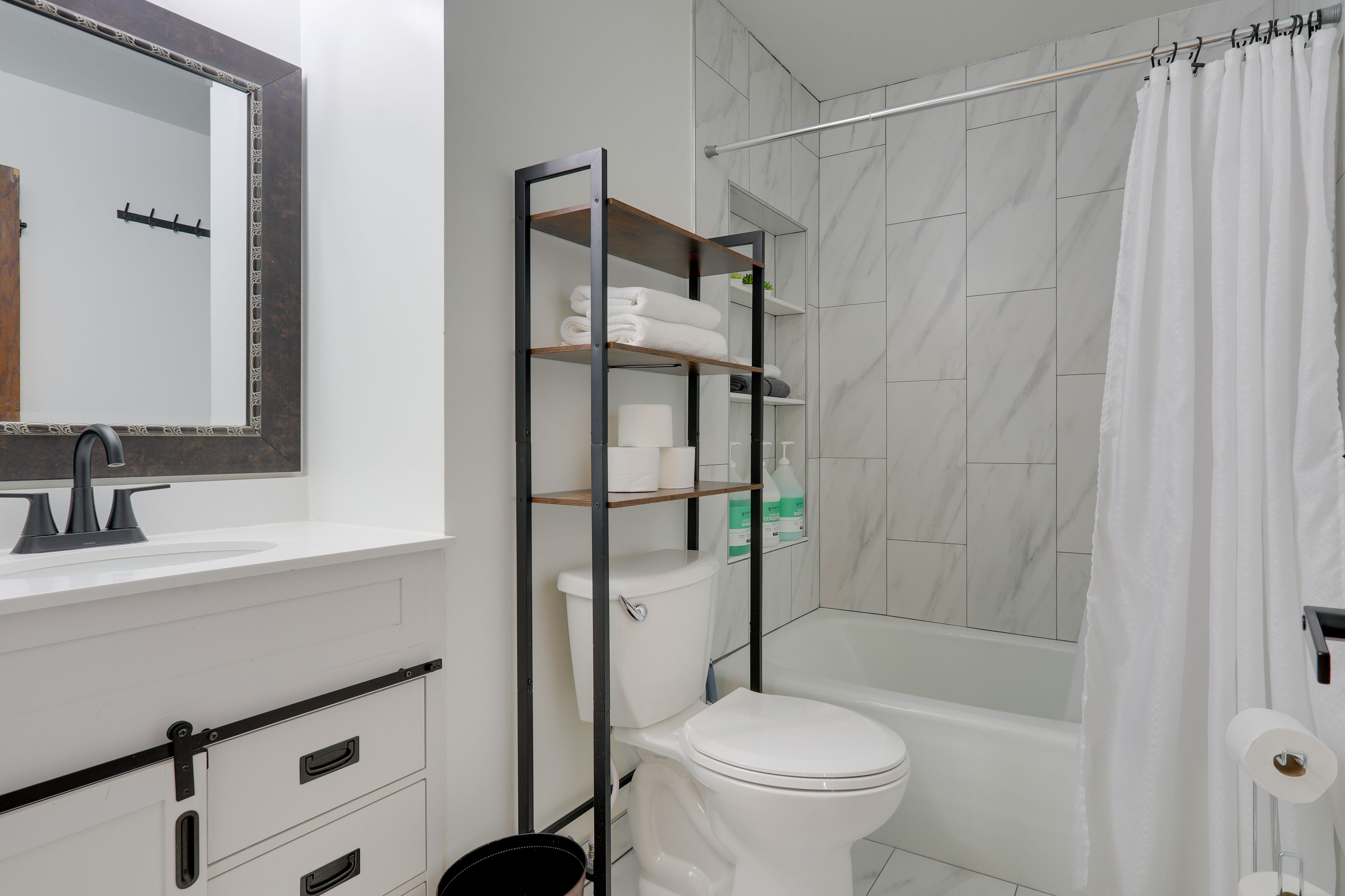 Full Bathroom | 2nd Floor