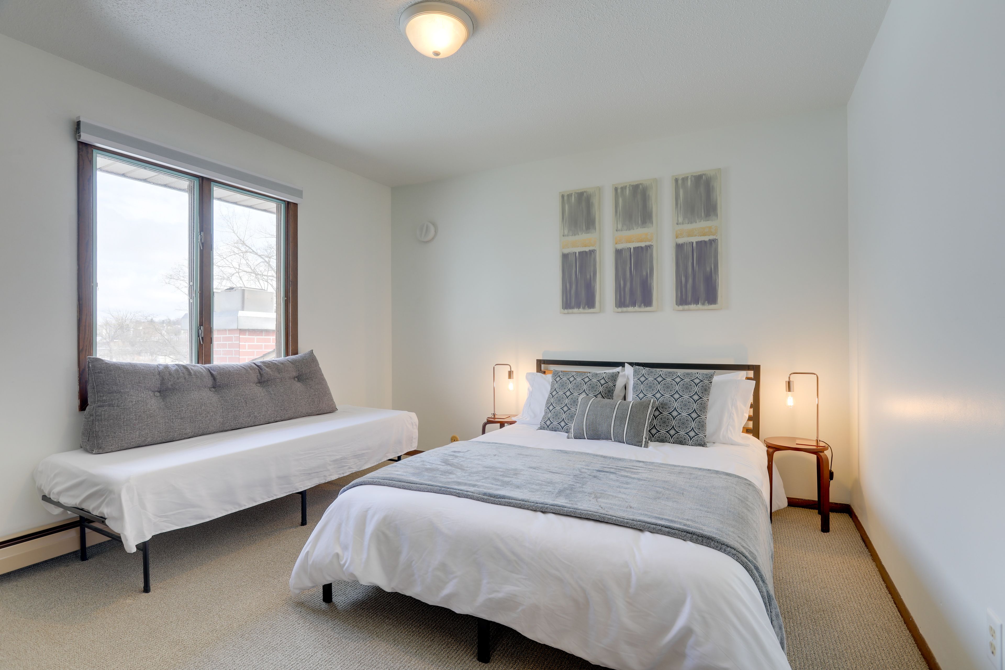 Bedroom 1 | Queen Bed | Twin Bed | 2nd Floor