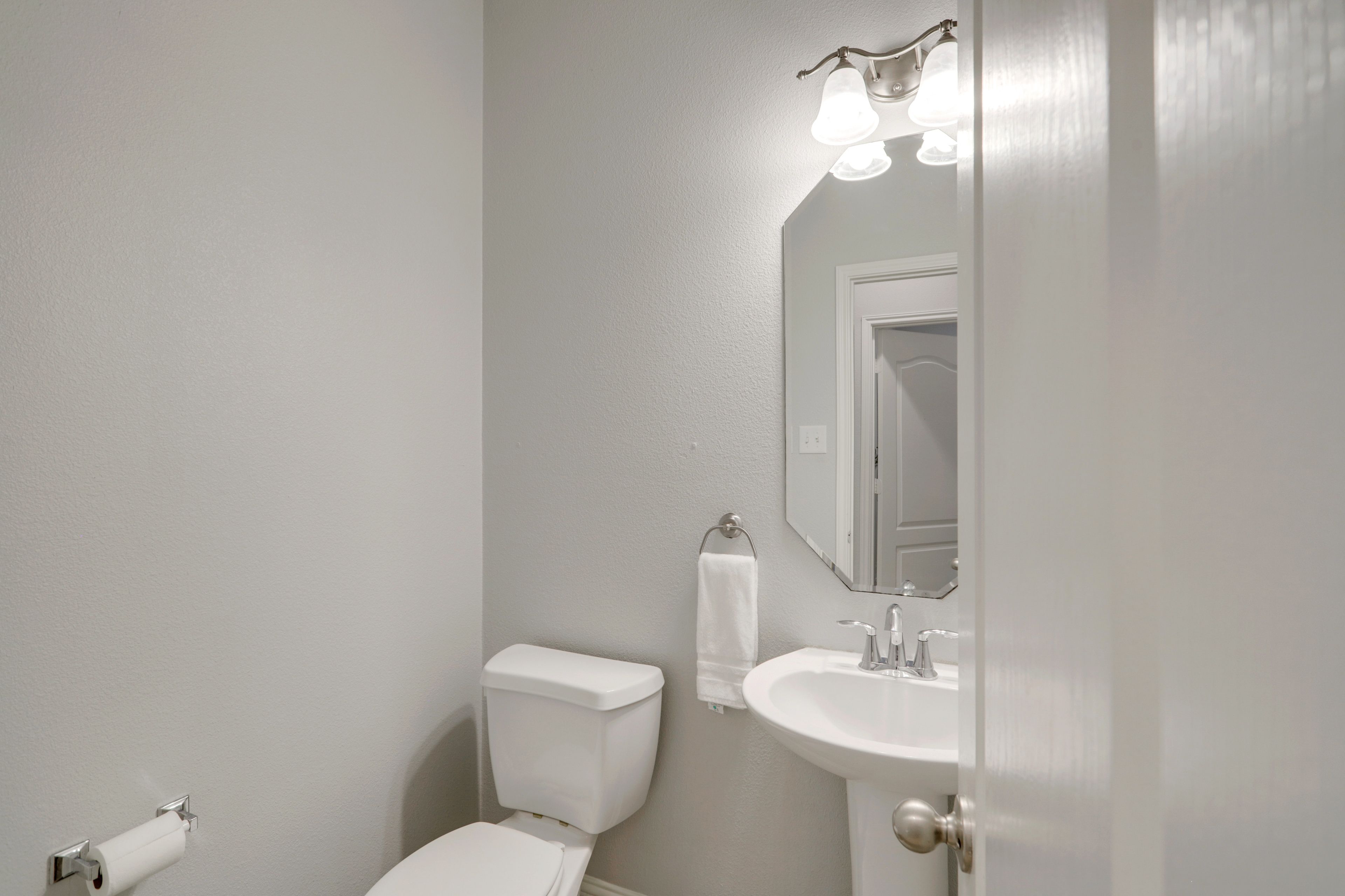 Half Bathroom | 1st Floor