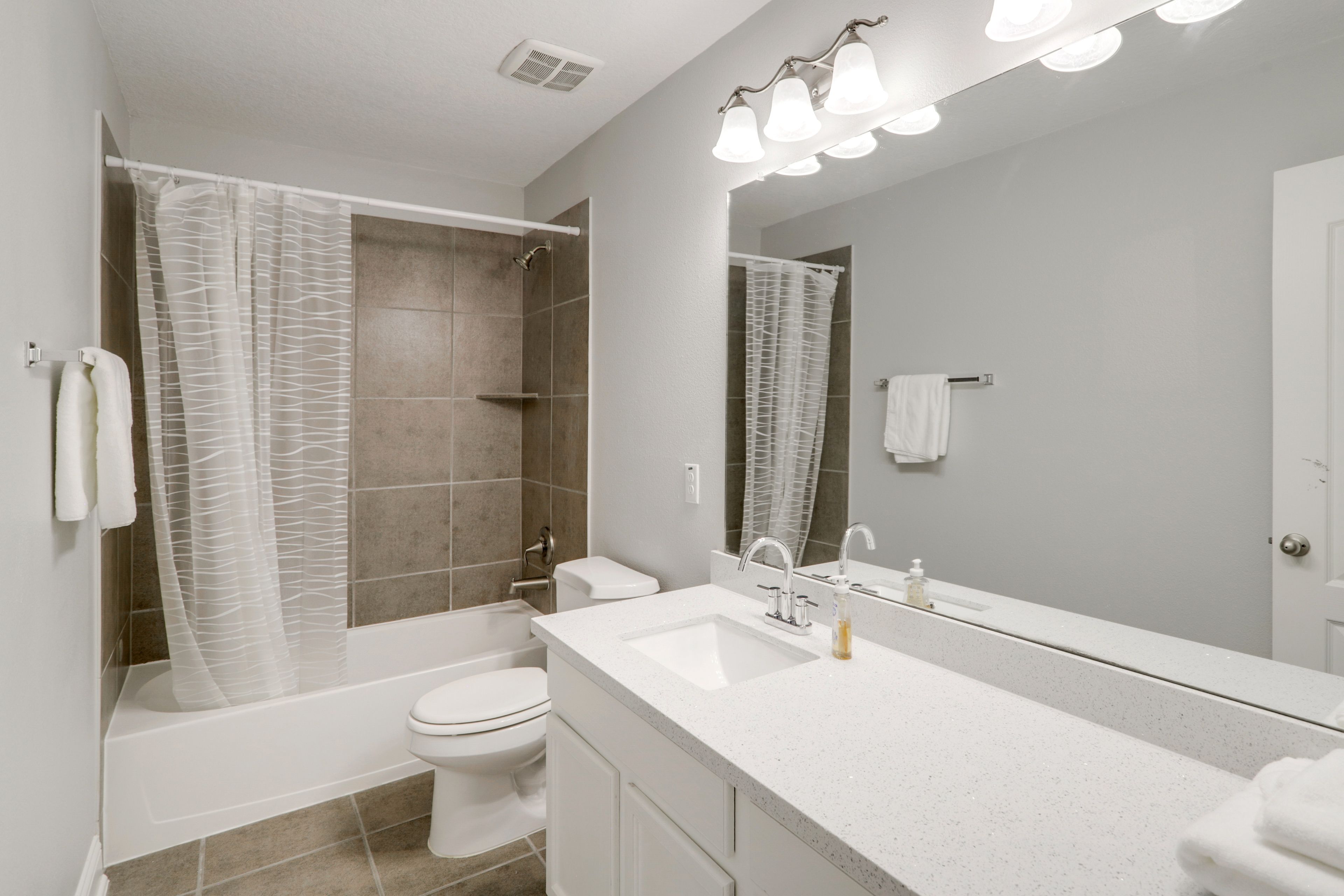 Full Bathroom | 2nd Floor