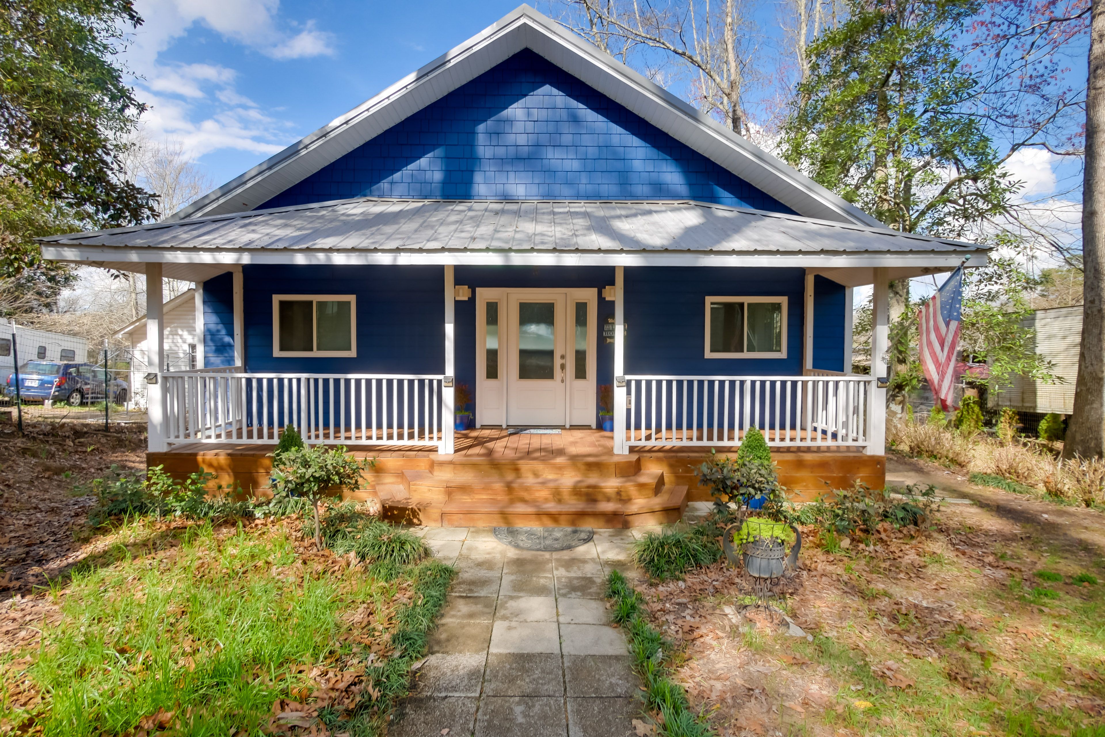 Exterior | Driveway (3 Vehicles)