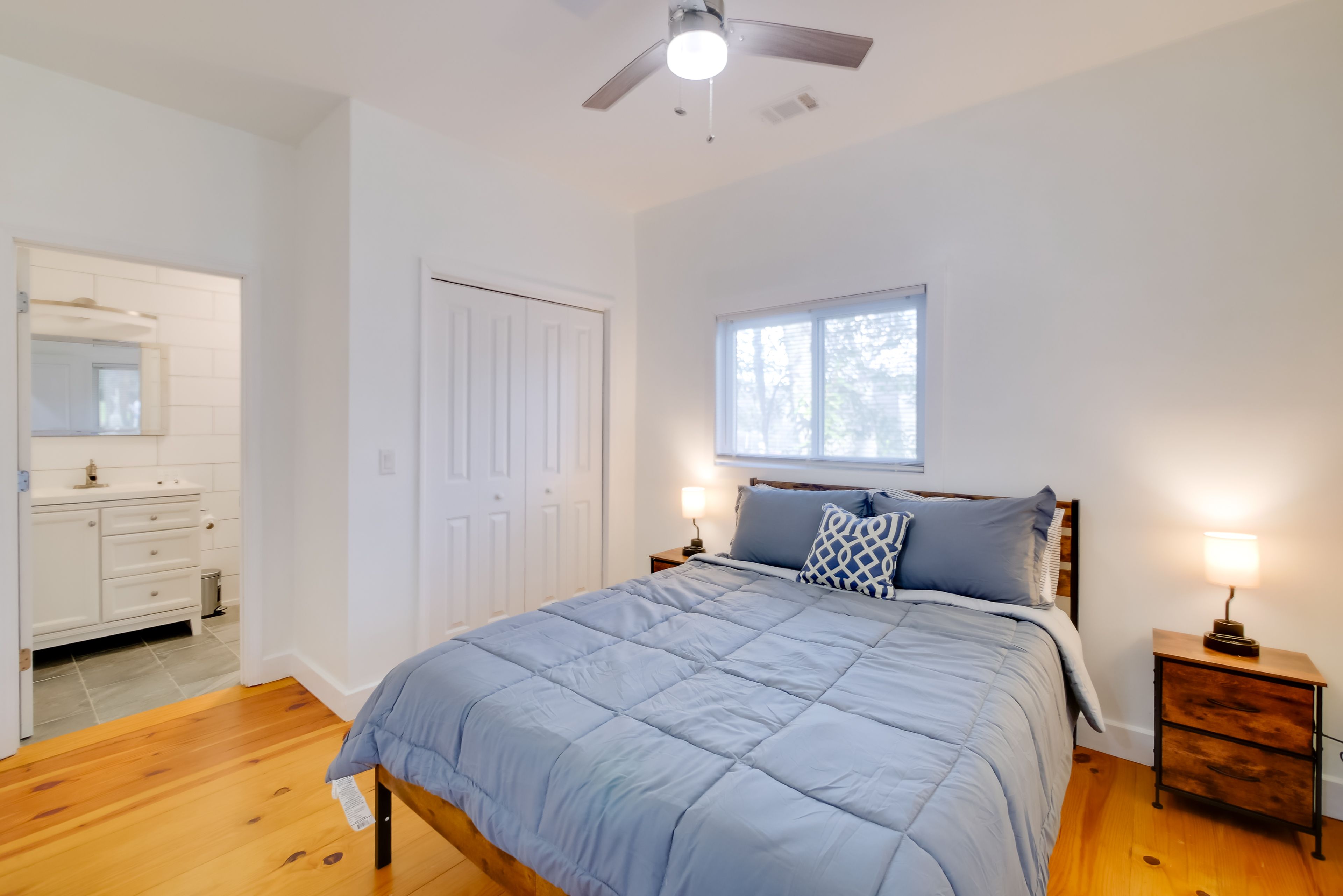 Bedroom 2 | Queen Bed