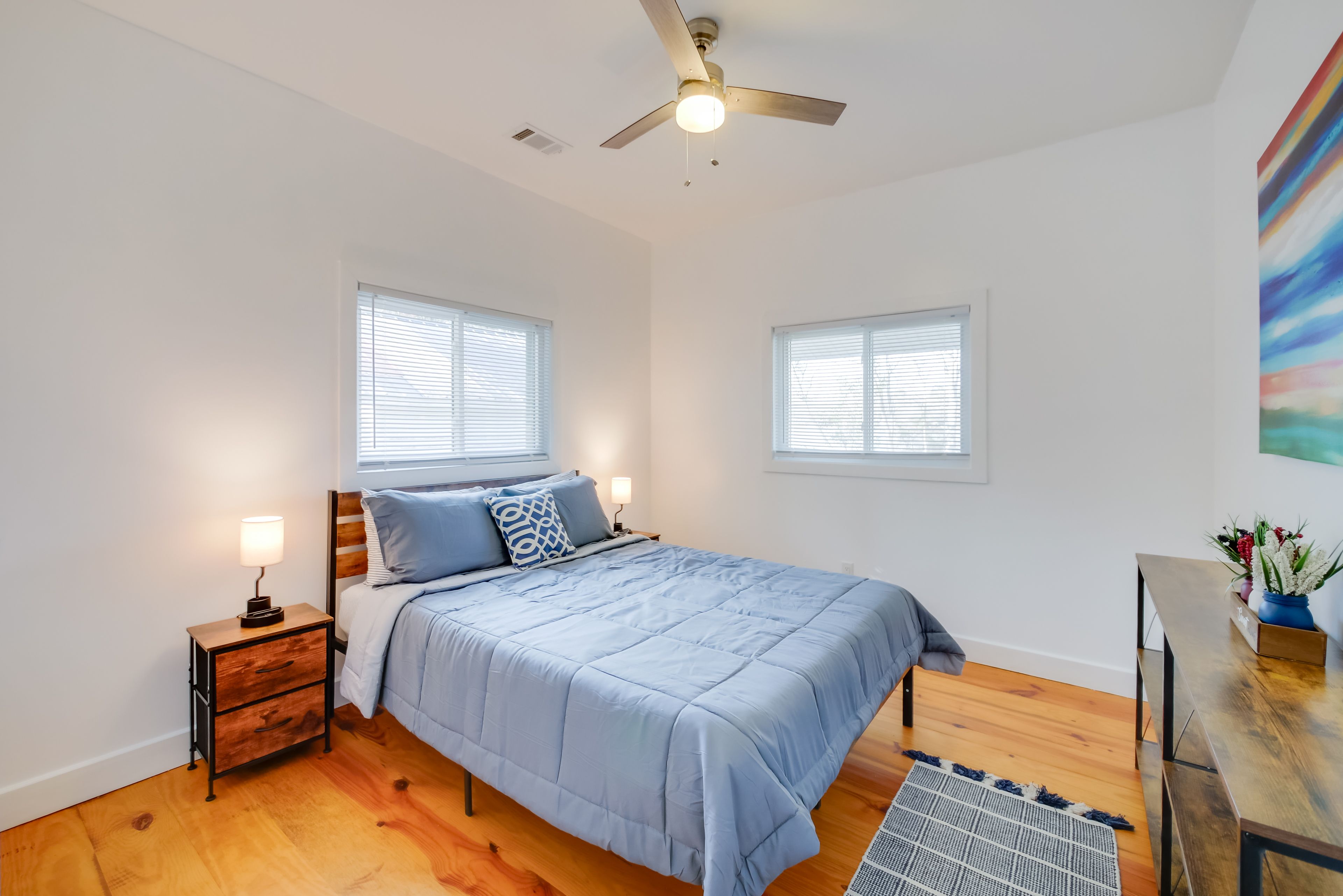 Bedroom 1 | Queen Bed