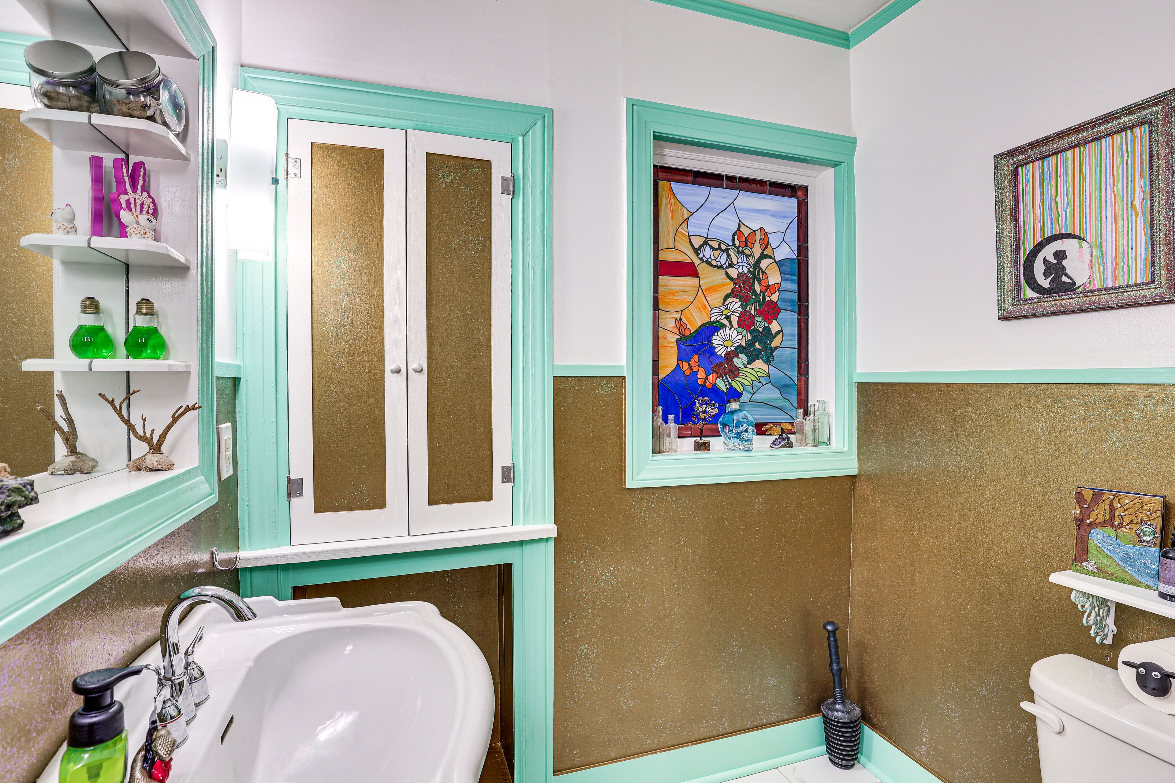 Full Bathroom