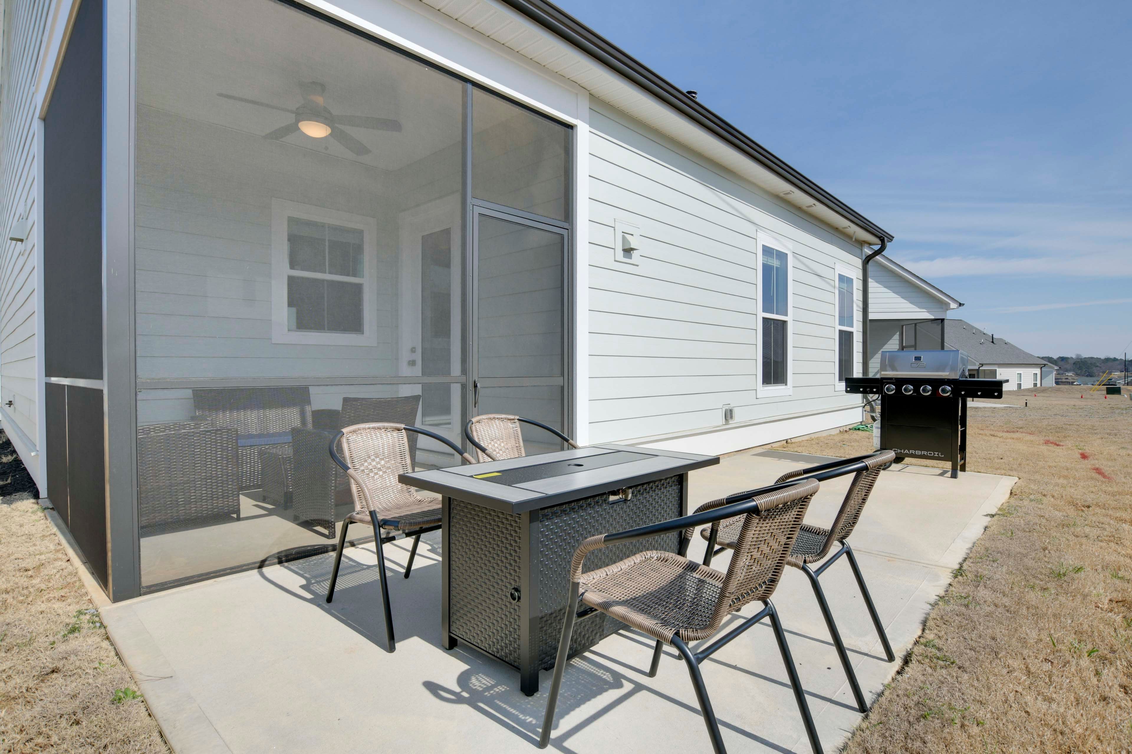 Backyard | Screened-In Patio | Gas Grill | Fire Table