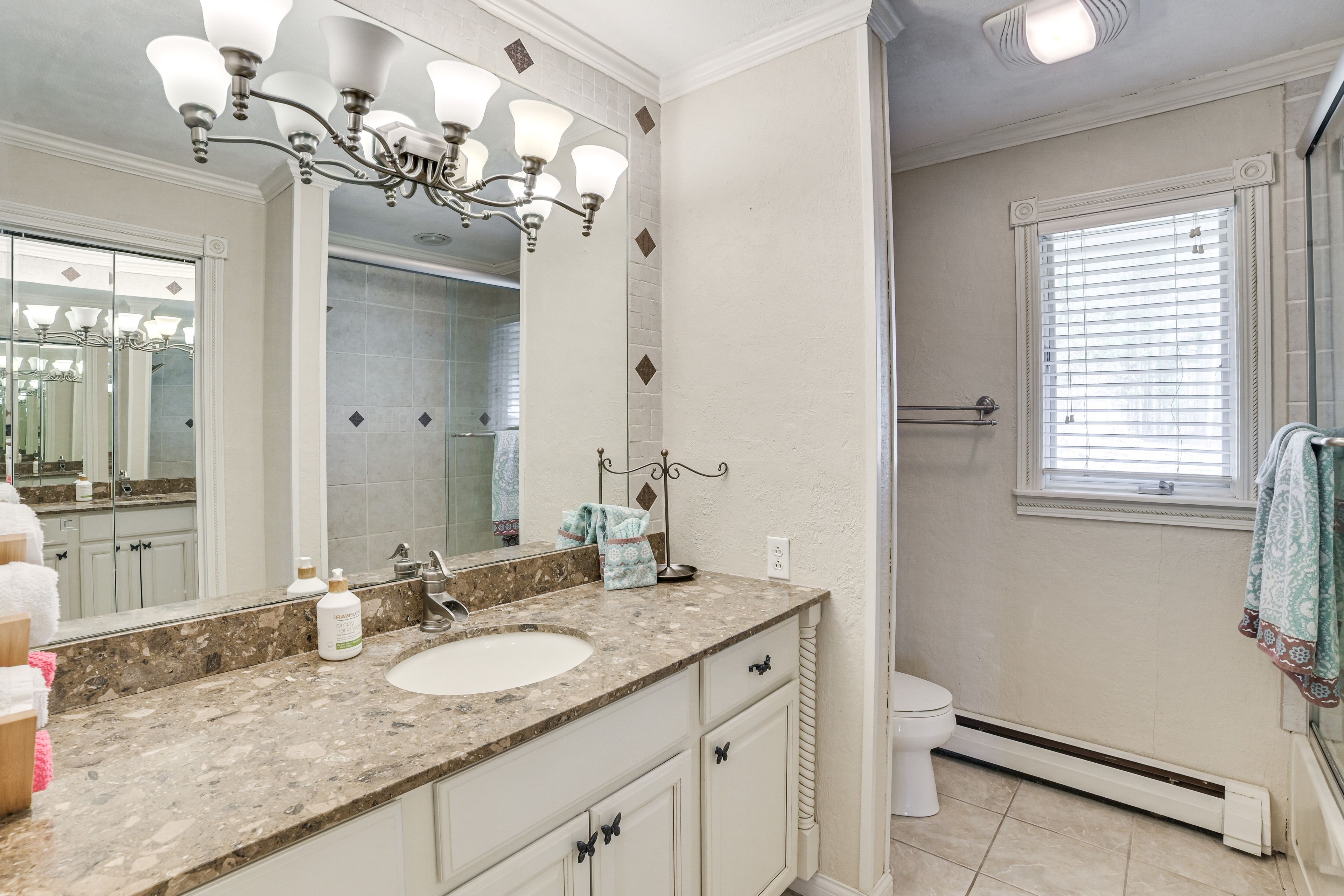 Full Bathroom | 1st Floor